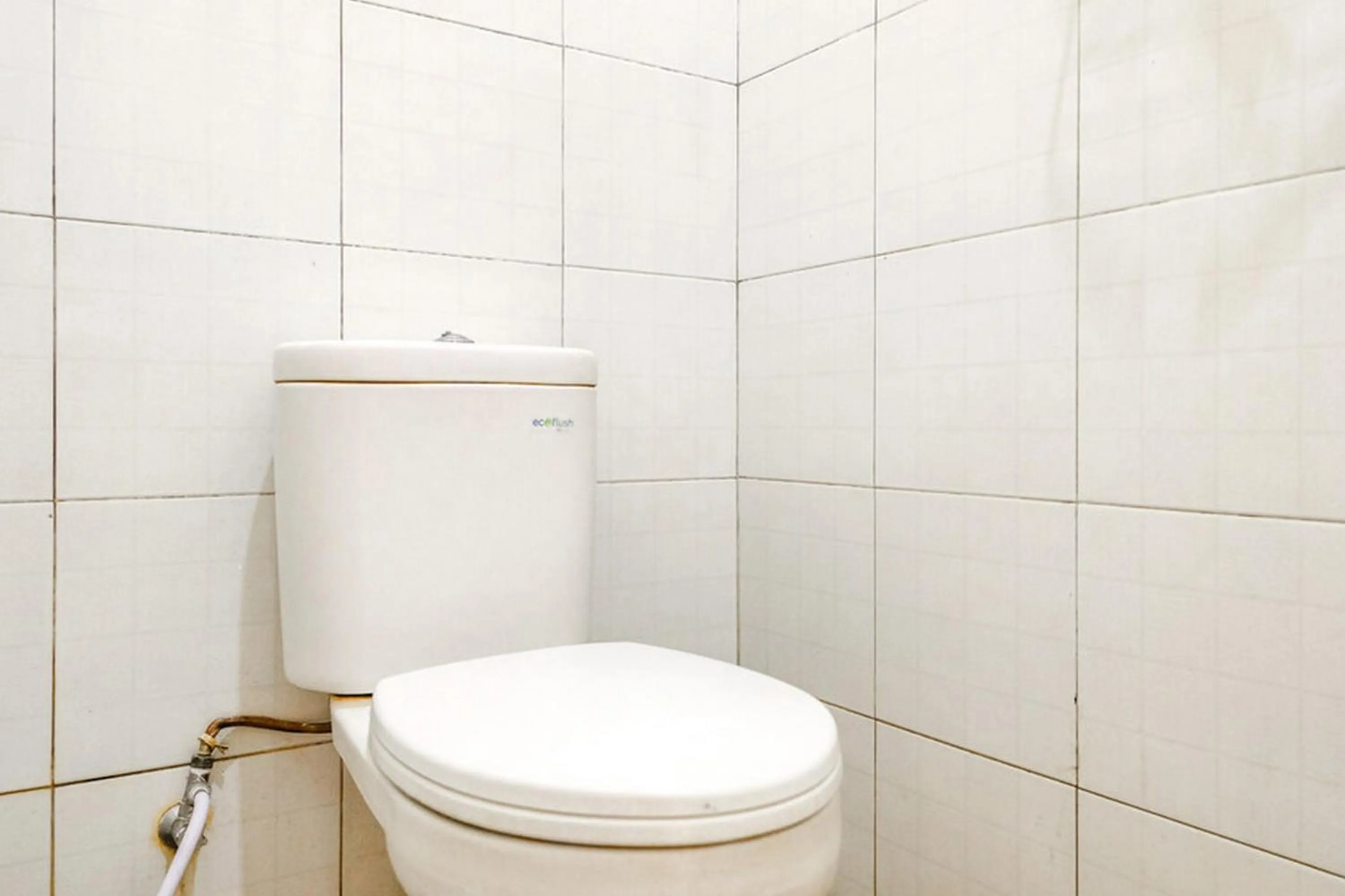 Bathroom in Pondok Malabar Mitra RedDoorz