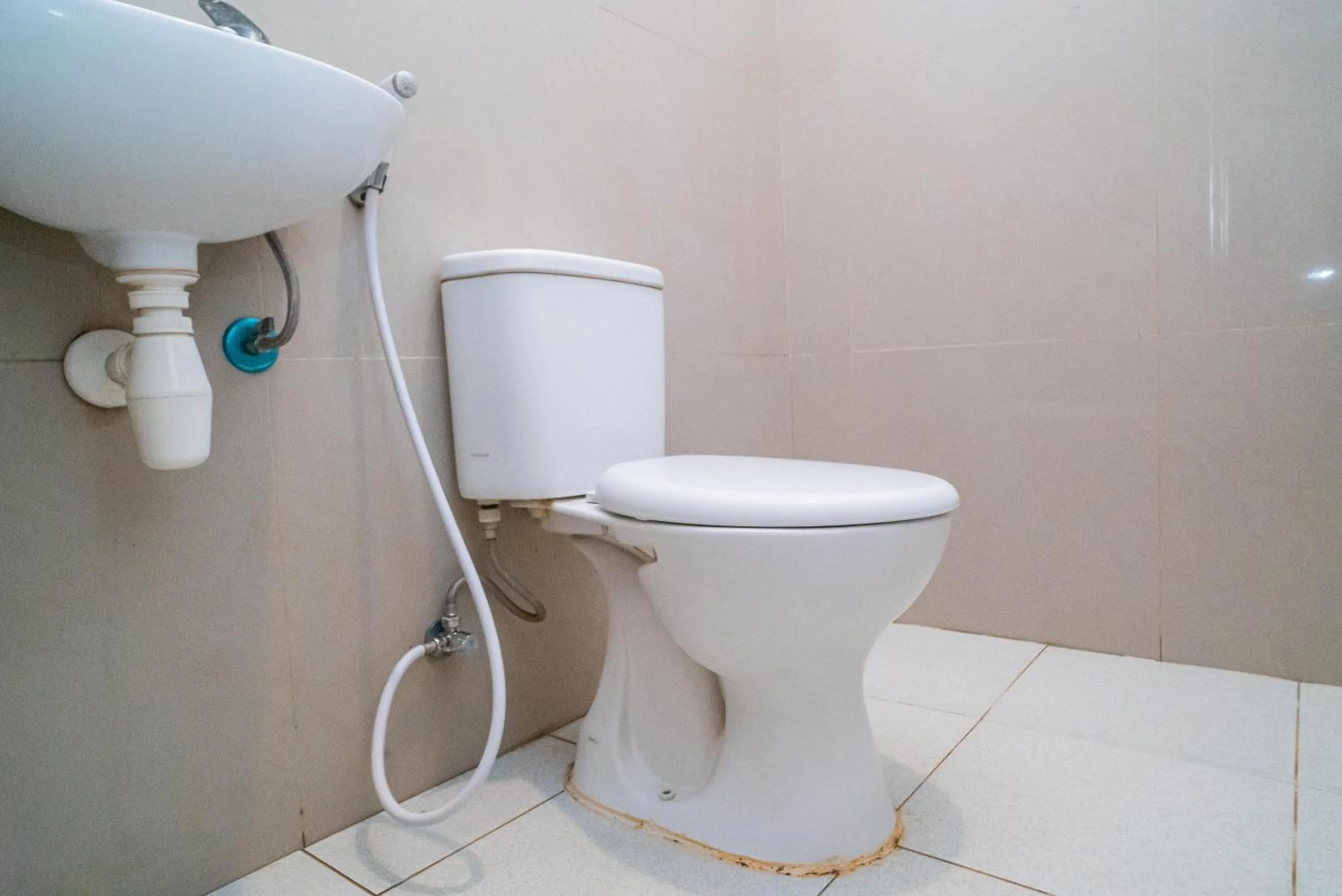 RedDoorz at MERR Rungkut Jl Gunung Anyar