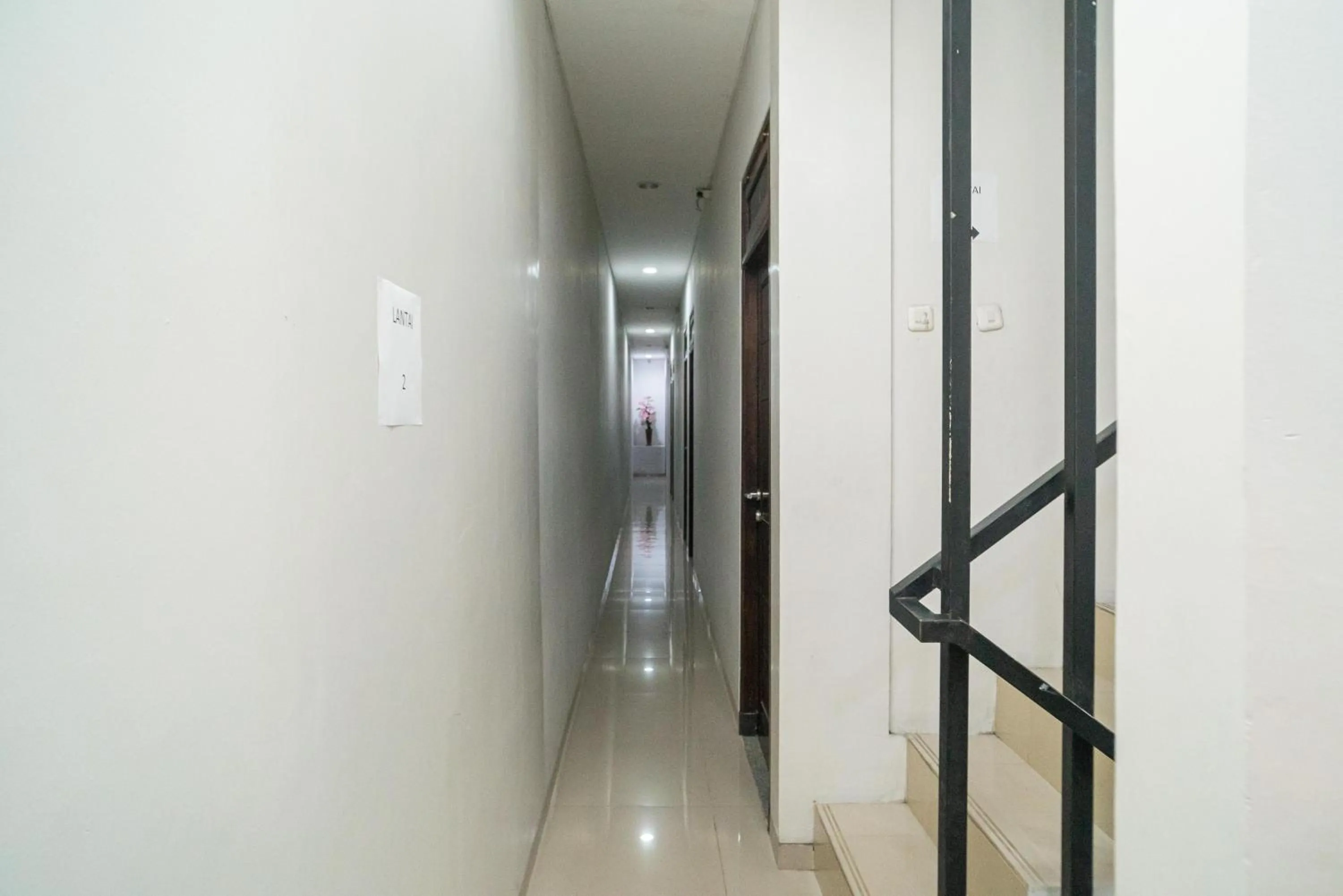 RedDoorz at MERR Rungkut Jl Gunung Anyar