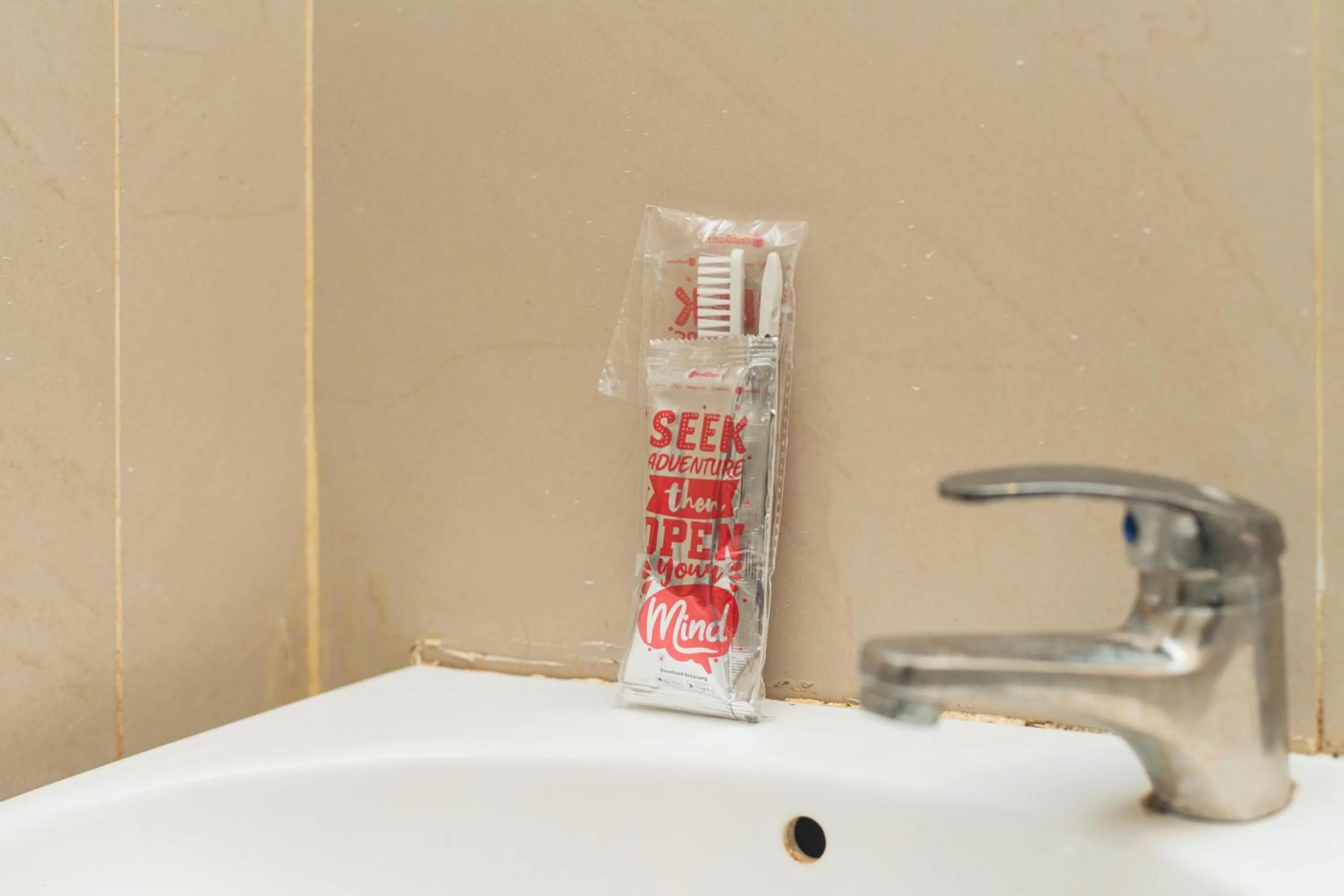 RedDoorz at MERR Rungkut Jl Gunung Anyar