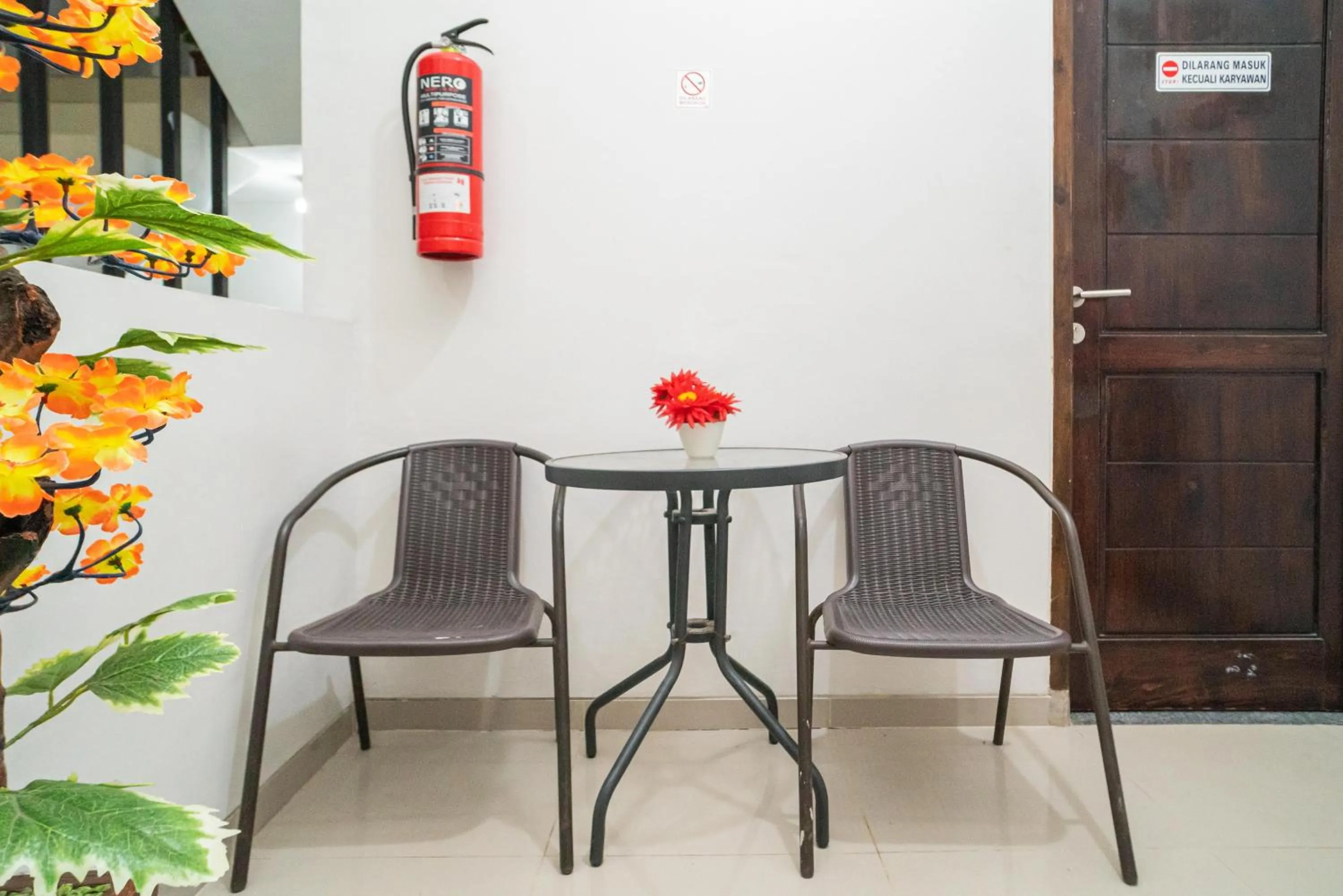 RedDoorz at MERR Rungkut Jl Gunung Anyar