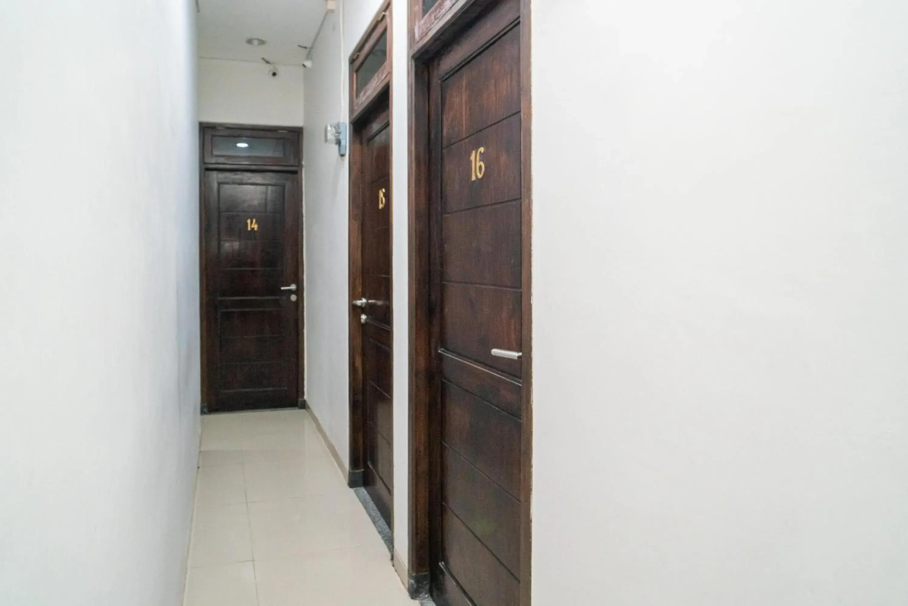 Facade/entrance in RedDoorz at MERR Rungkut Jl Gunung Anyar Facade/entrance in RedDoorz at MERR Rungkut Jl Gunung Anyar