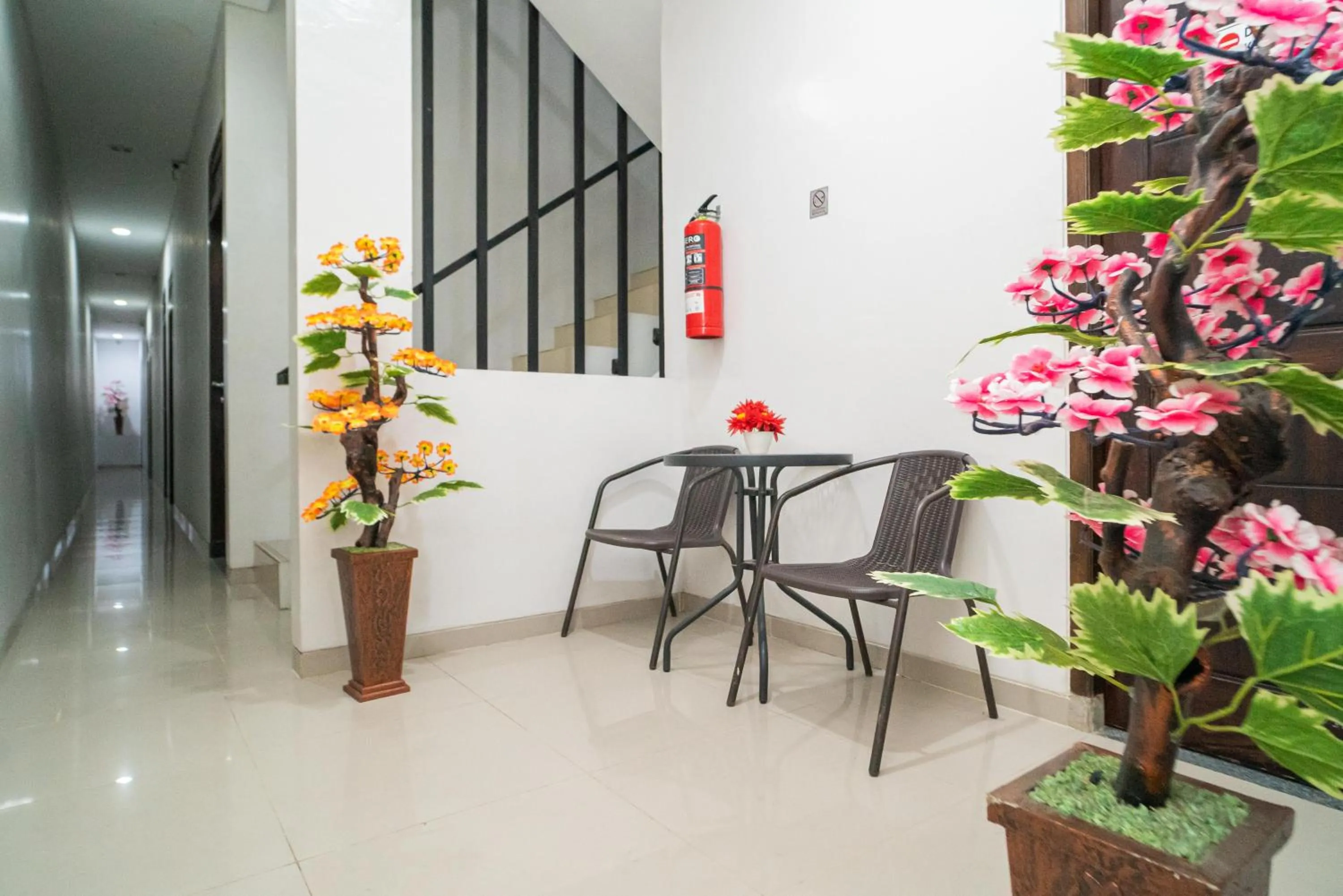 RedDoorz at MERR Rungkut Jl Gunung Anyar