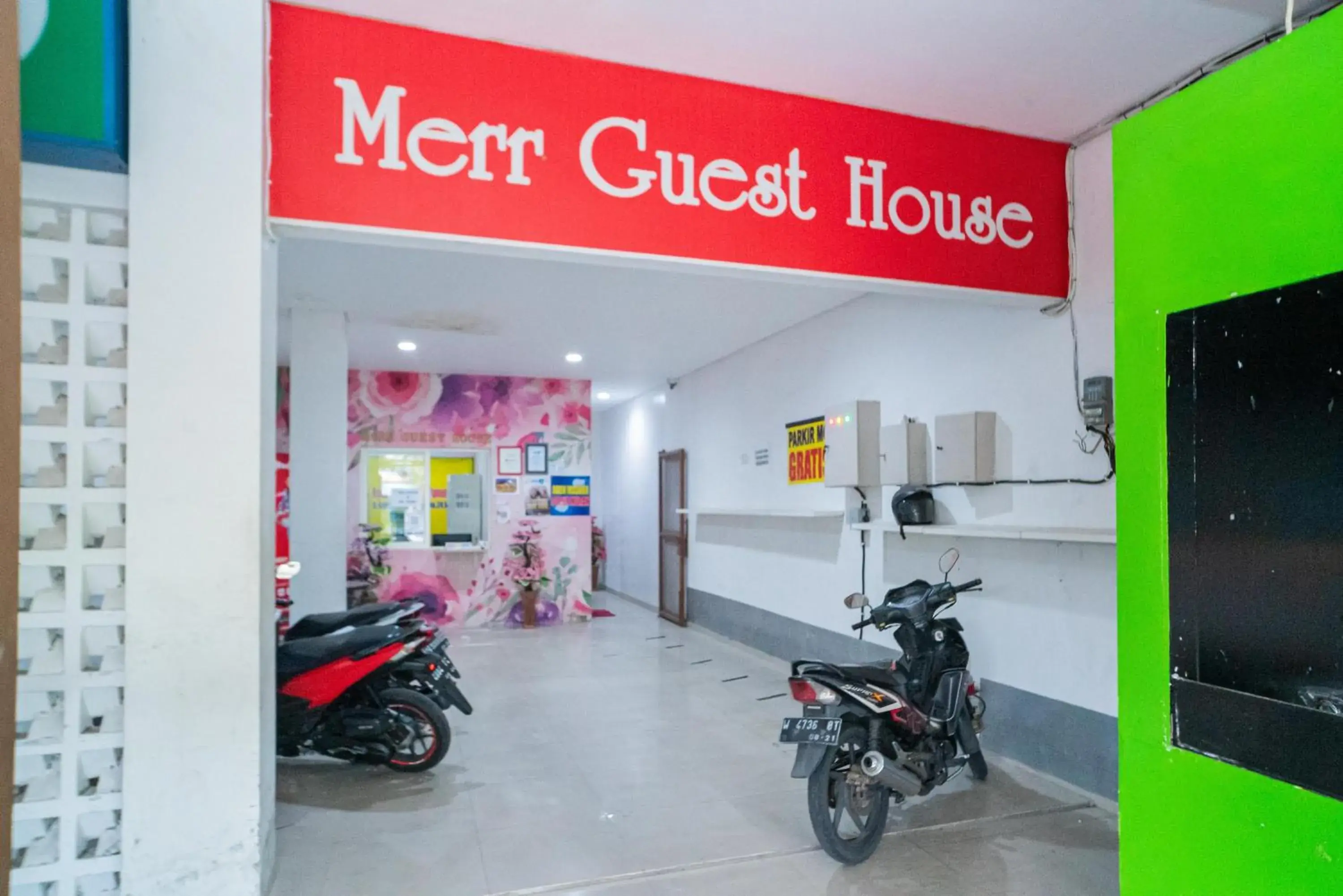 Property building in RedDoorz at MERR Rungkut Jl Gunung Anyar Property building in RedDoorz at MERR Rungkut Jl Gunung Anyar