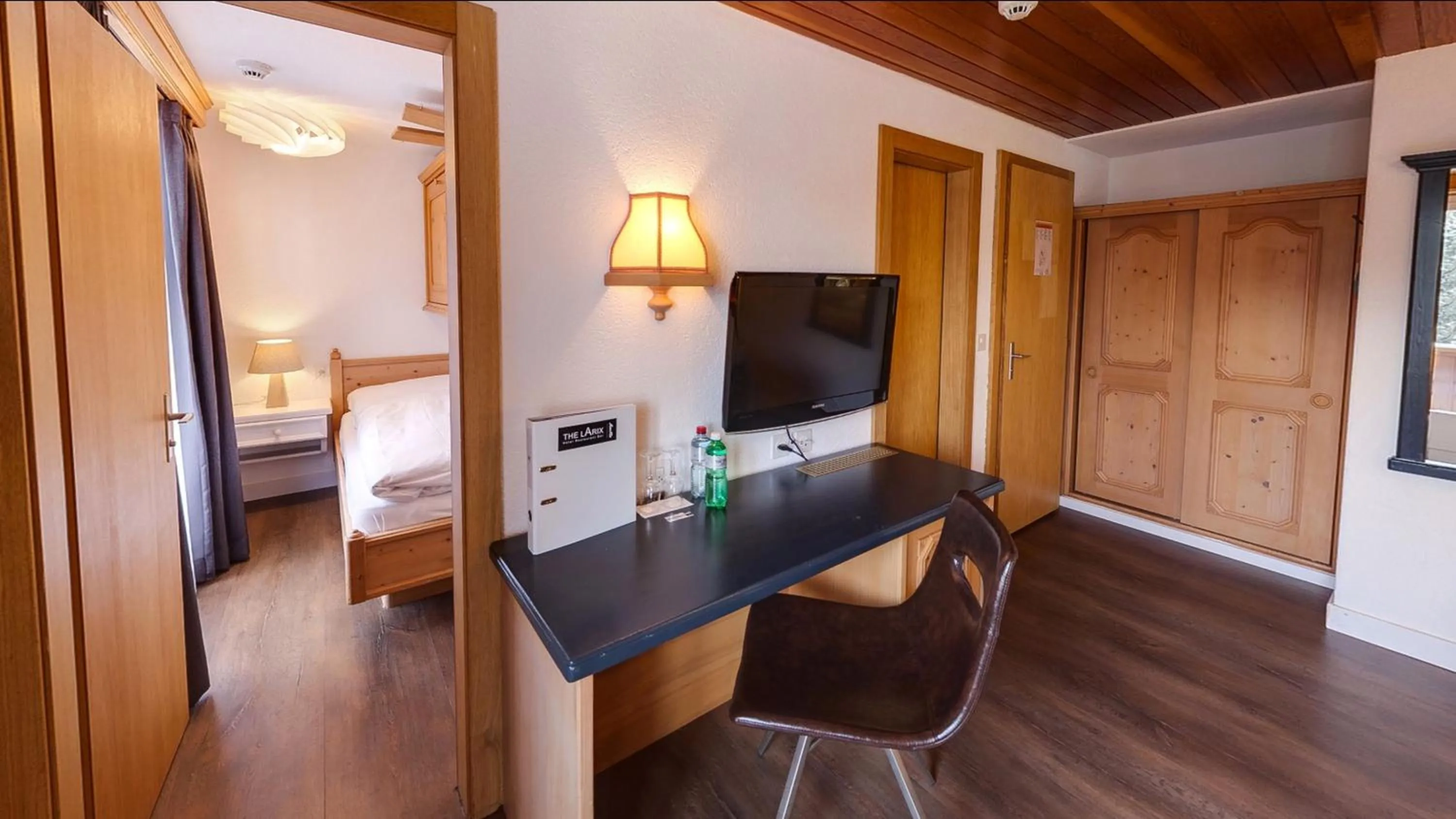 Bedroom, Bed in Hotel THE LARIX ski-in ski-out