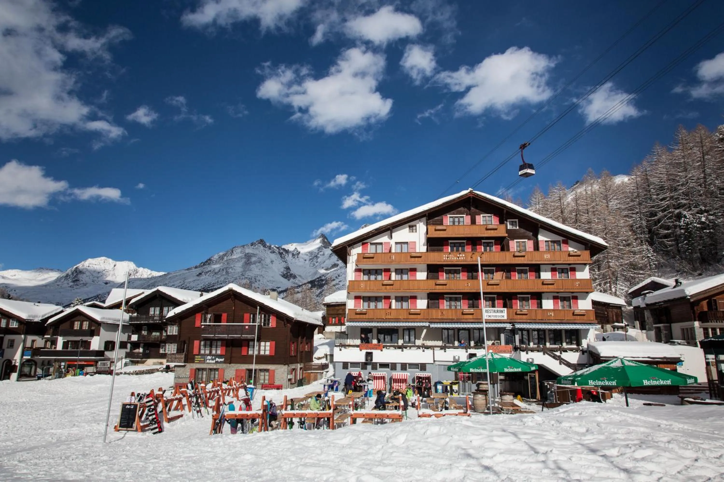 Facade/entrance in Hotel THE LARIX ski-in ski-out