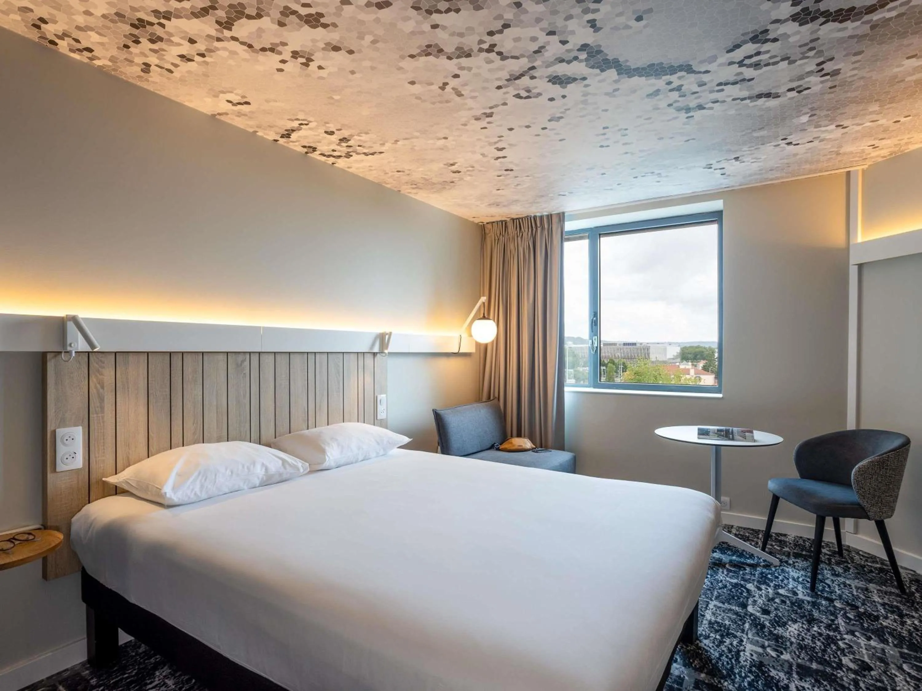 Bedroom, Bed in ibis Clermont Ferrand Montferrand