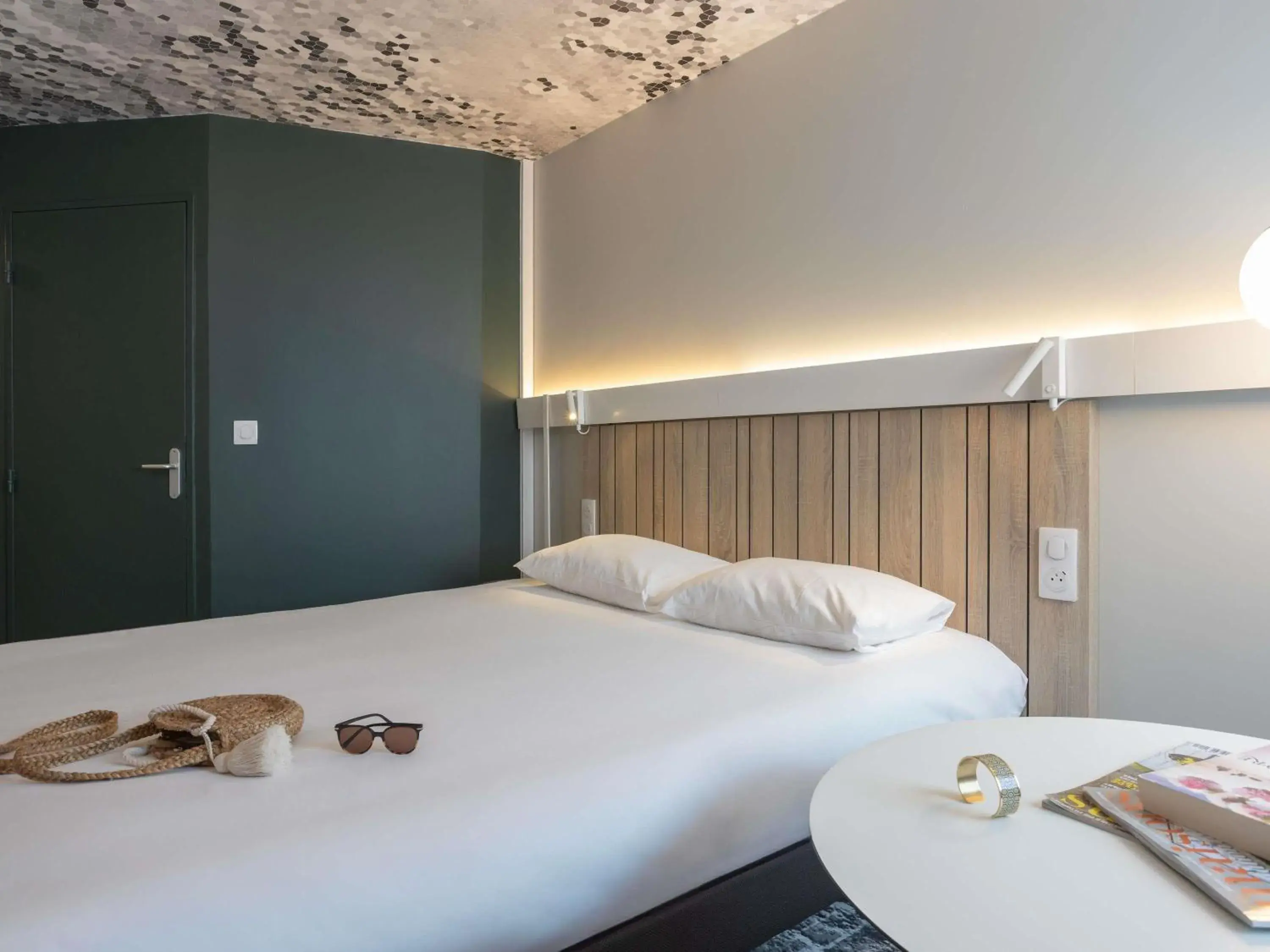 Bedroom, Bed in ibis Clermont Ferrand Montferrand Bedroom, Bed in ibis Clermont Ferrand Montferrand