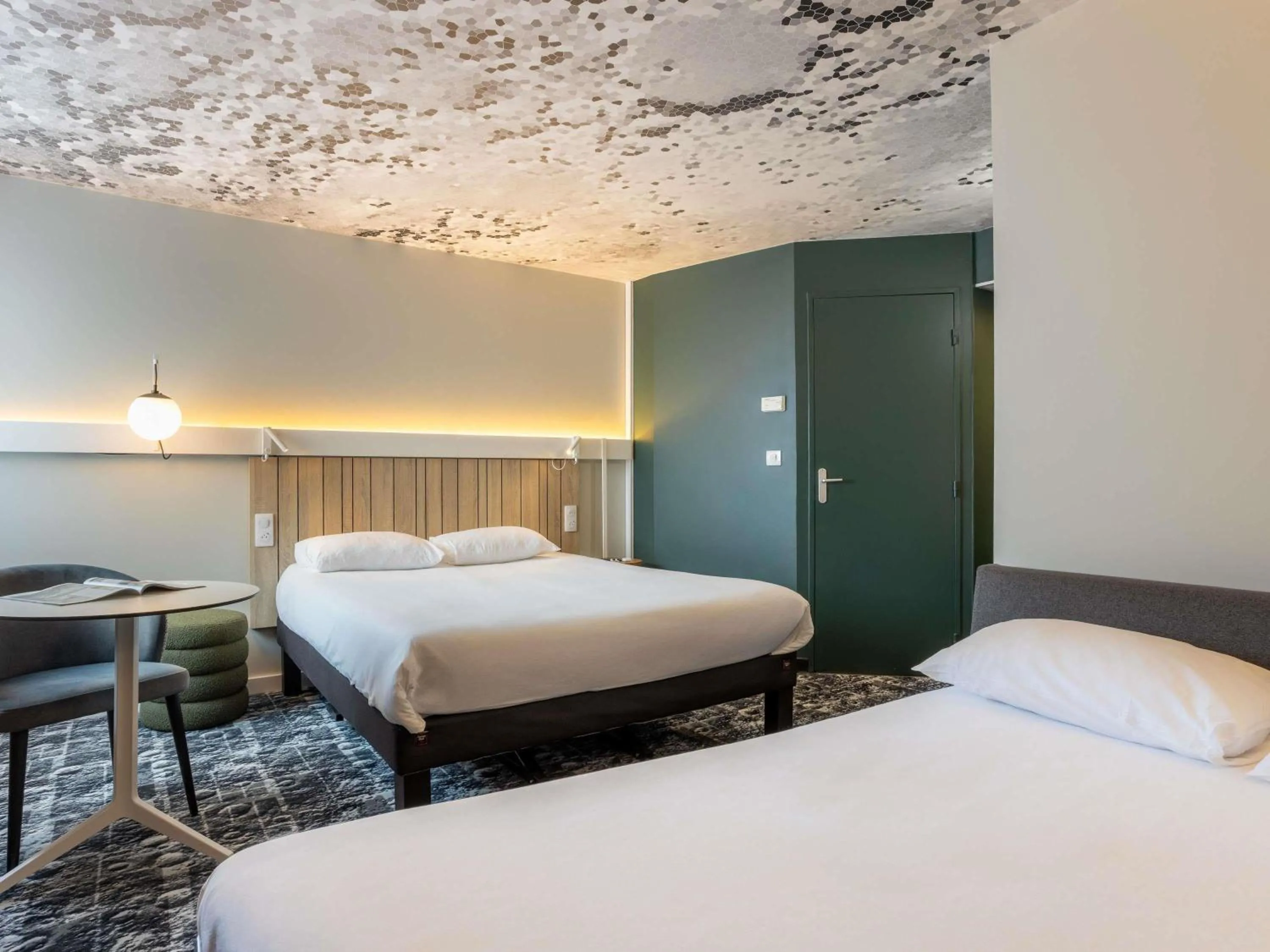 Bedroom, Bed in ibis Clermont Ferrand Montferrand