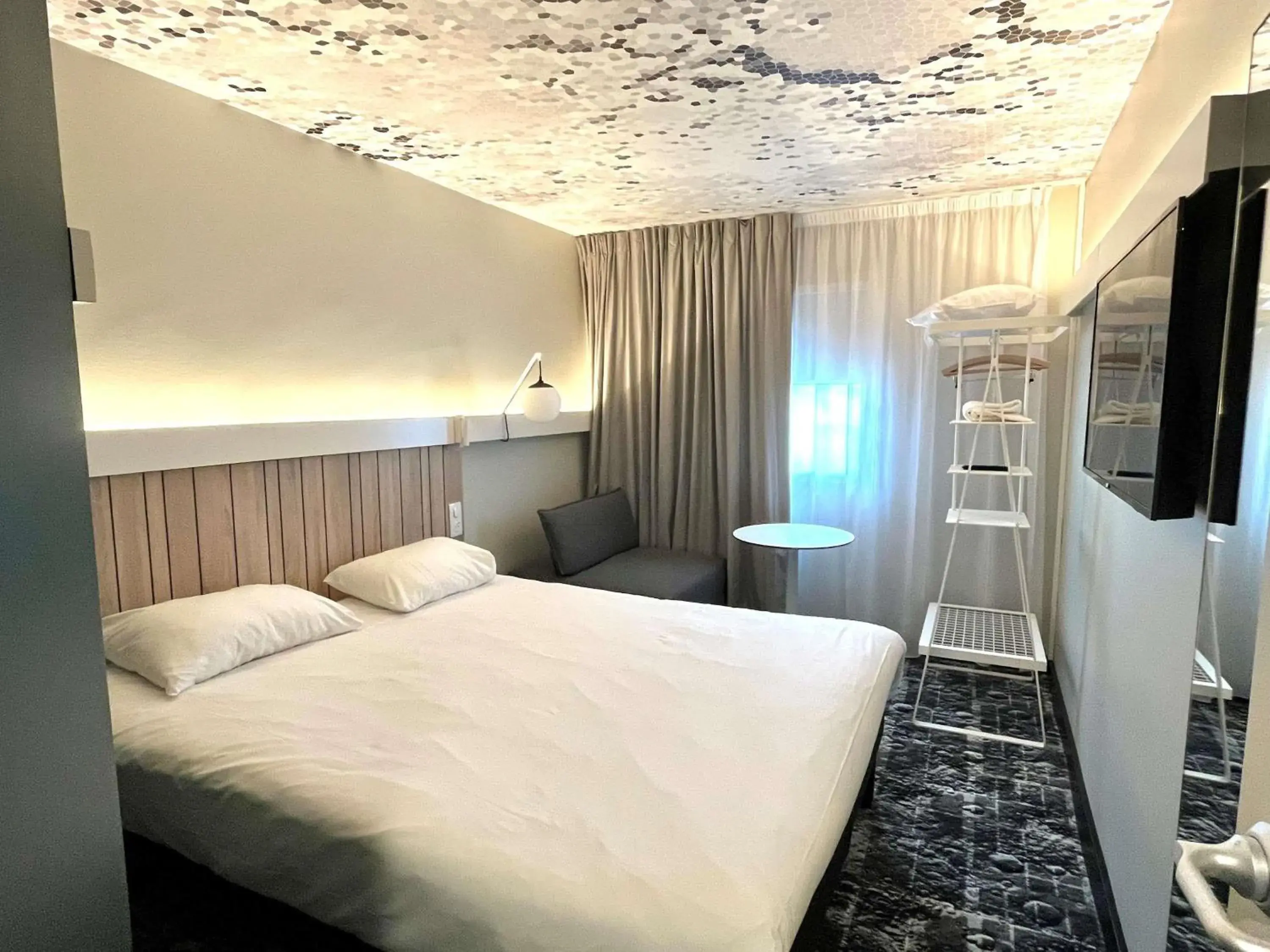 Bedroom, Bed in ibis Clermont Ferrand Montferrand Bedroom, Bed in ibis Clermont Ferrand Montferrand