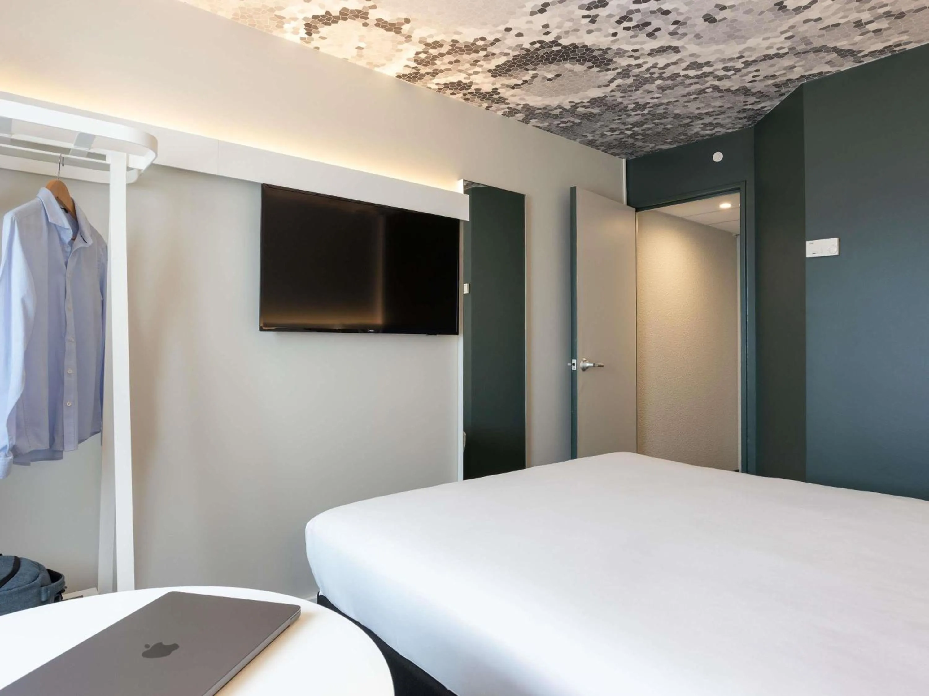 Bedroom, Bed in ibis Clermont Ferrand Montferrand