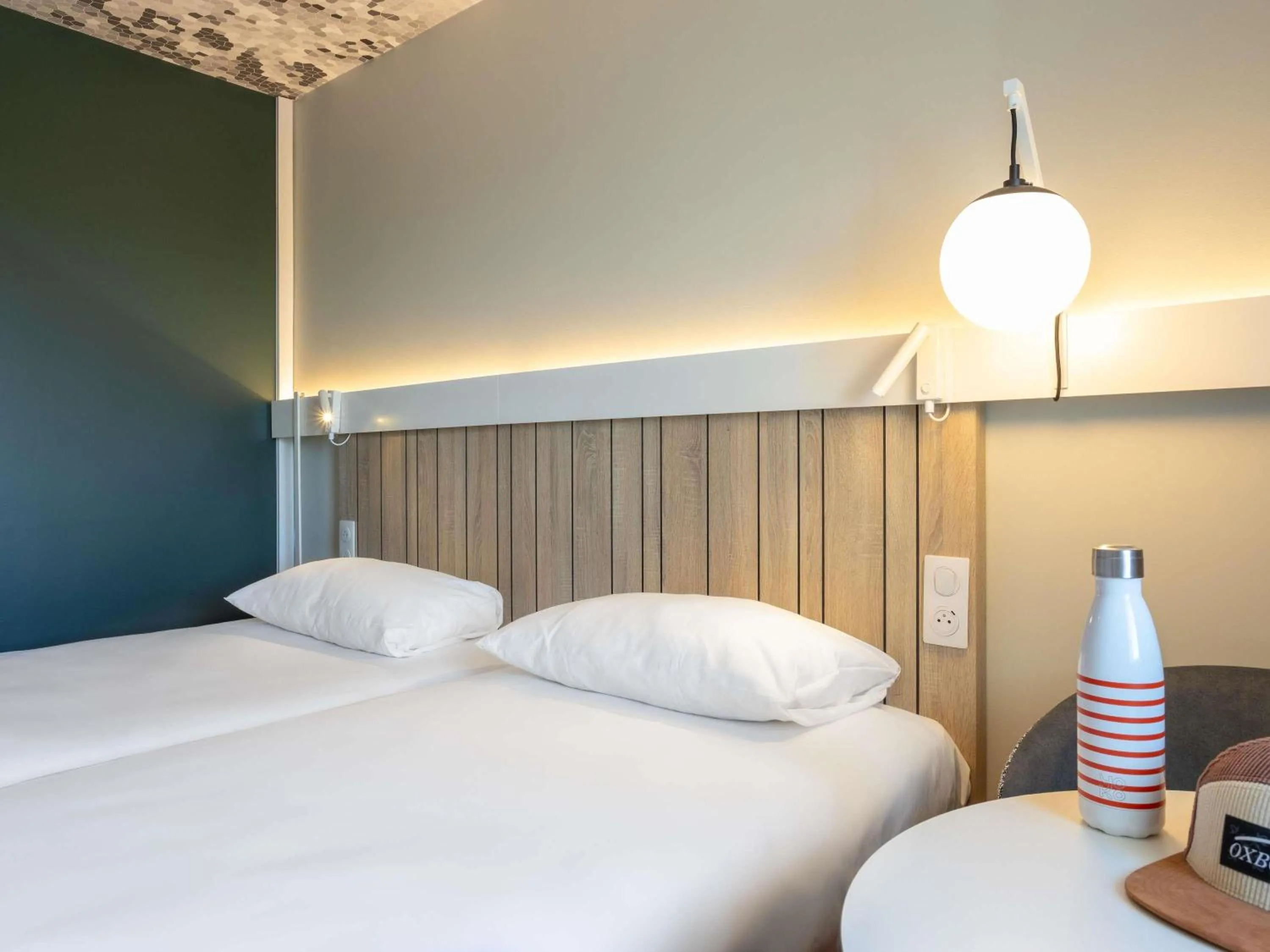 Bedroom, Bed in ibis Clermont Ferrand Montferrand