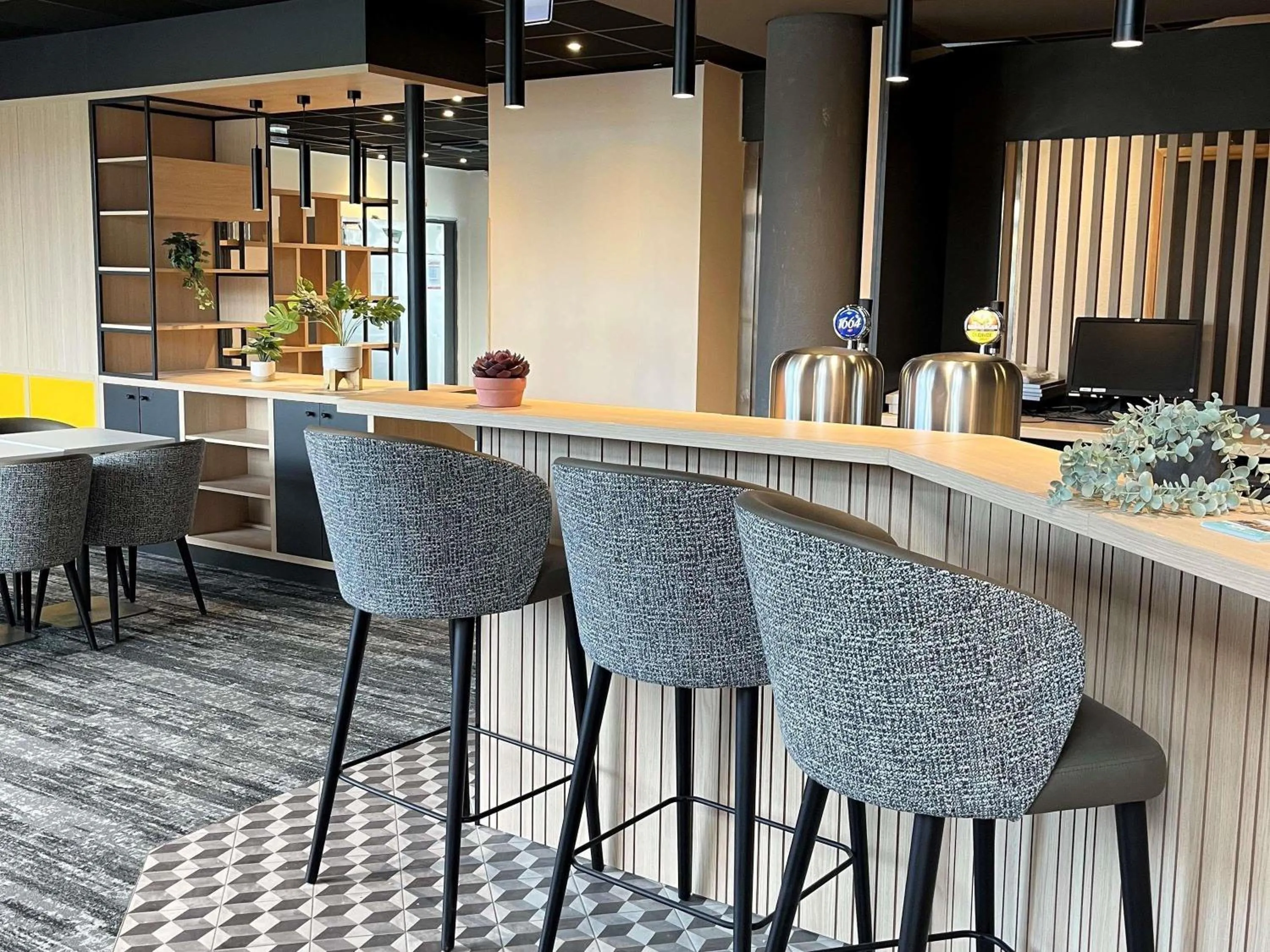 Lounge or bar in ibis Clermont Ferrand Montferrand