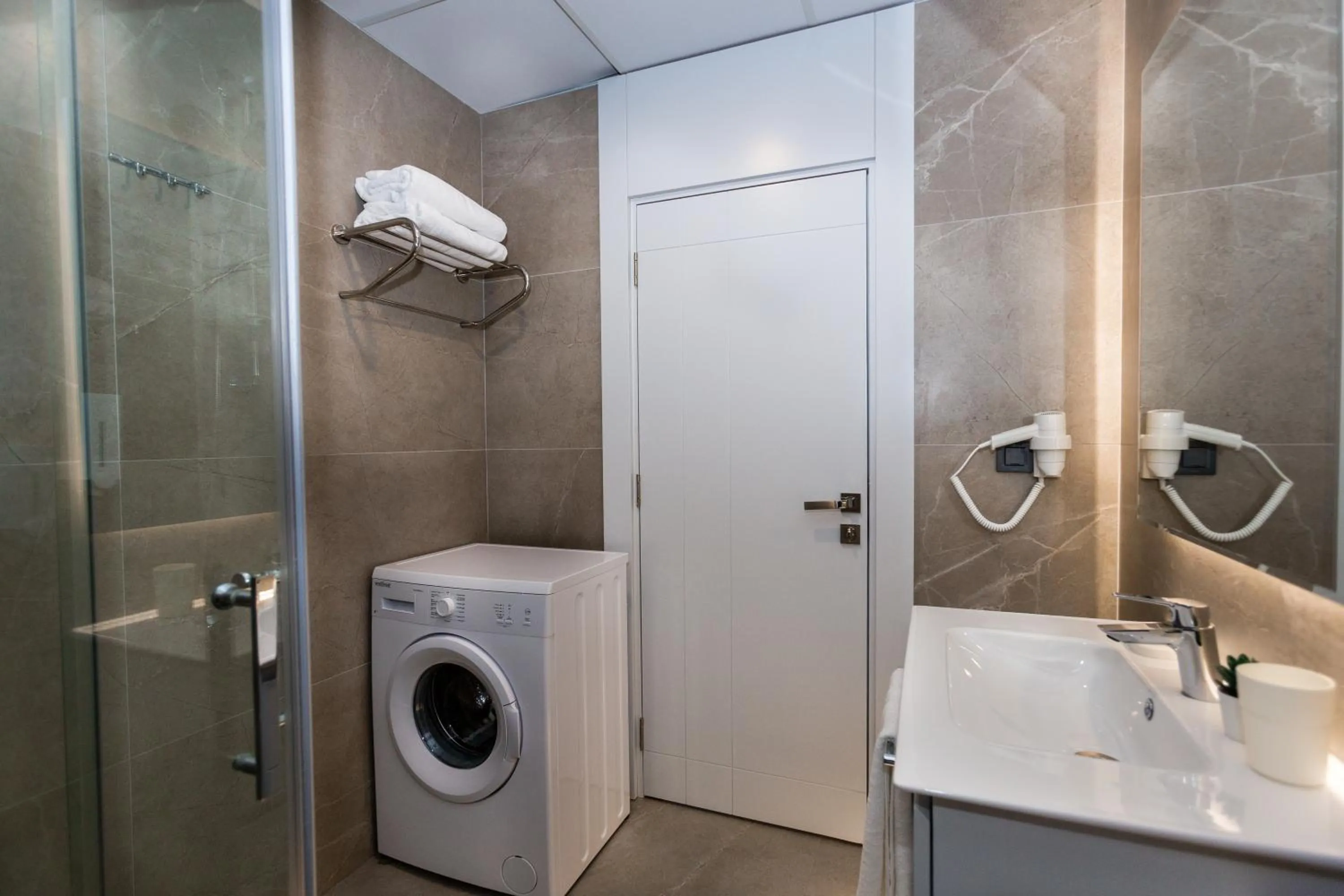 Bathroom in Stile Suite Family Hotel
