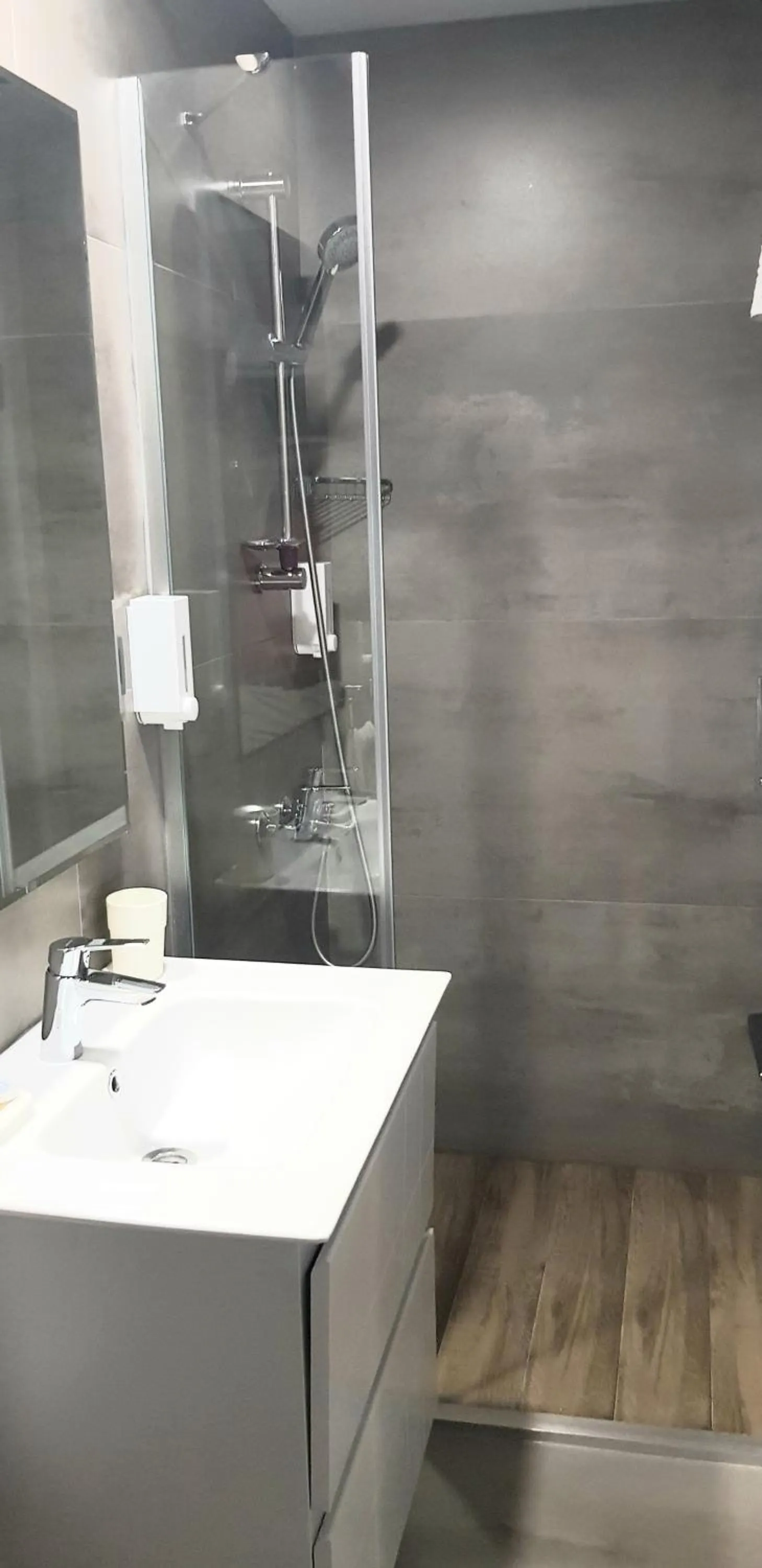 Bathroom in Stile Suite Family Hotel