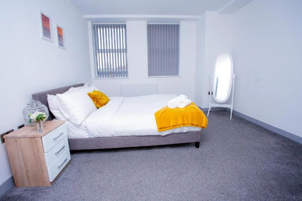 Bed in Cosy Executive City Apartment
