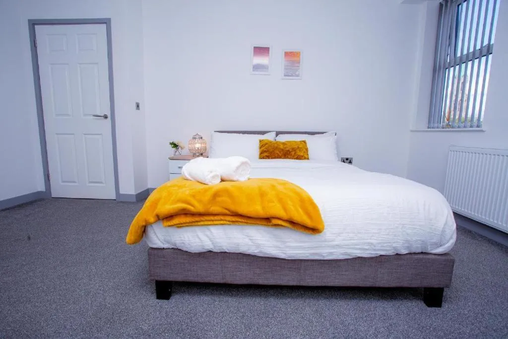 Bed in Cosy Executive City Apartment