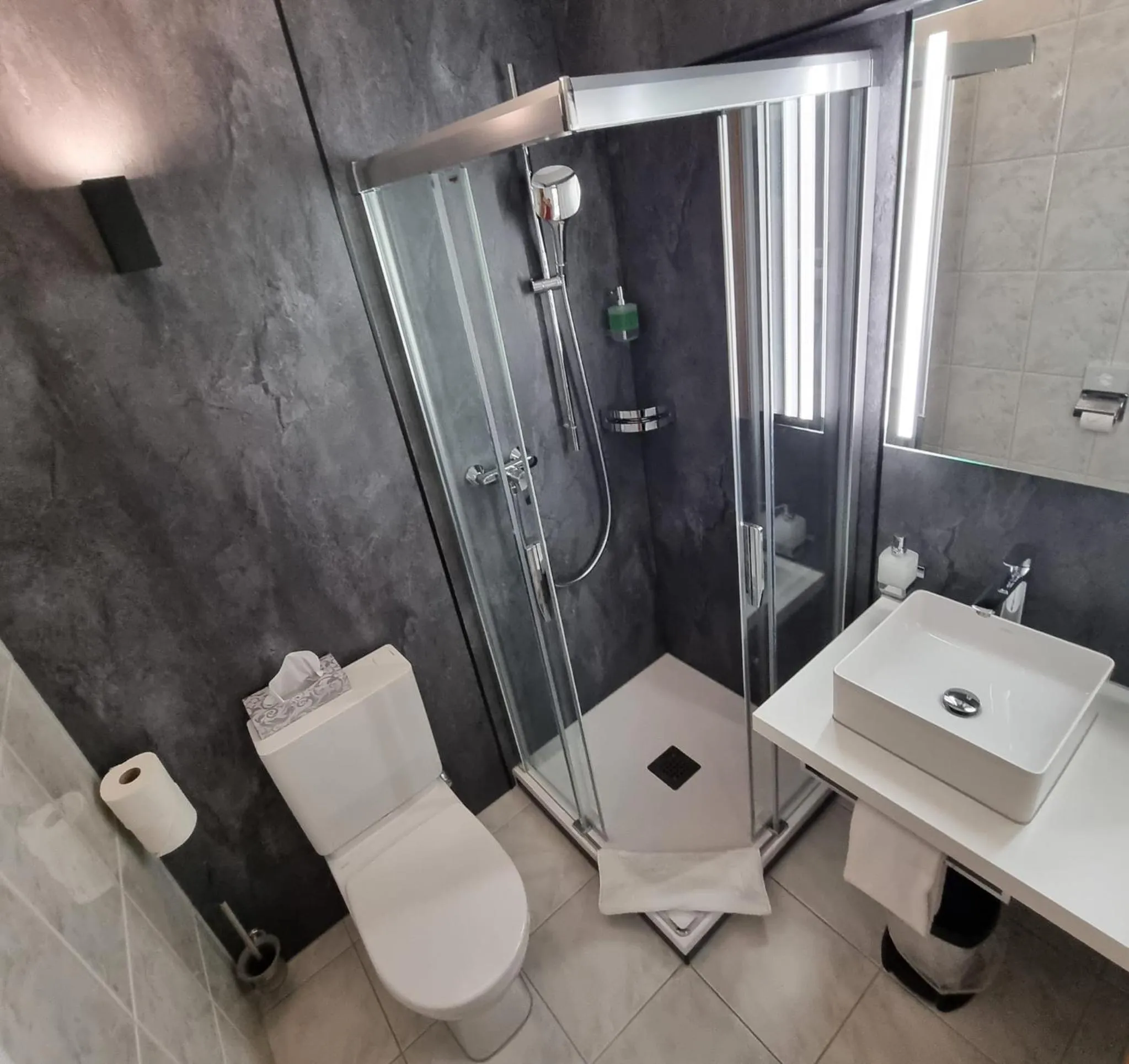Bathroom in dala Hotel & Apartments