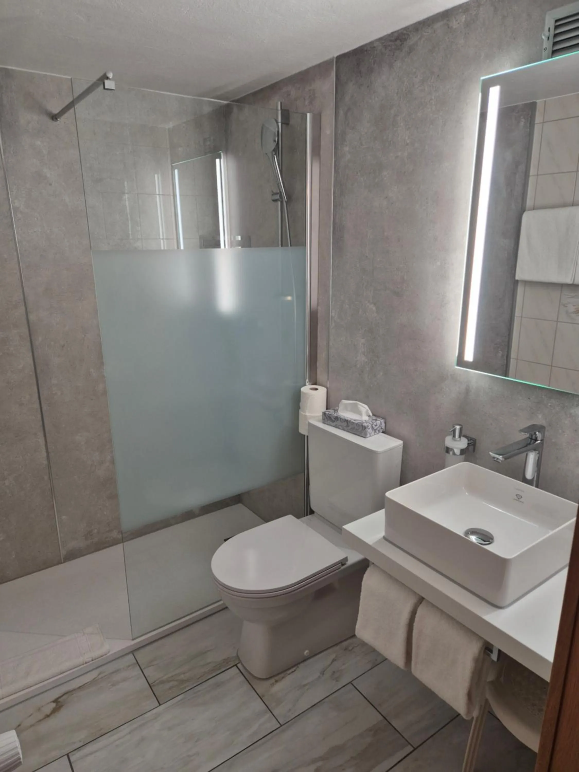 Bathroom in dala Hotel & Apartments