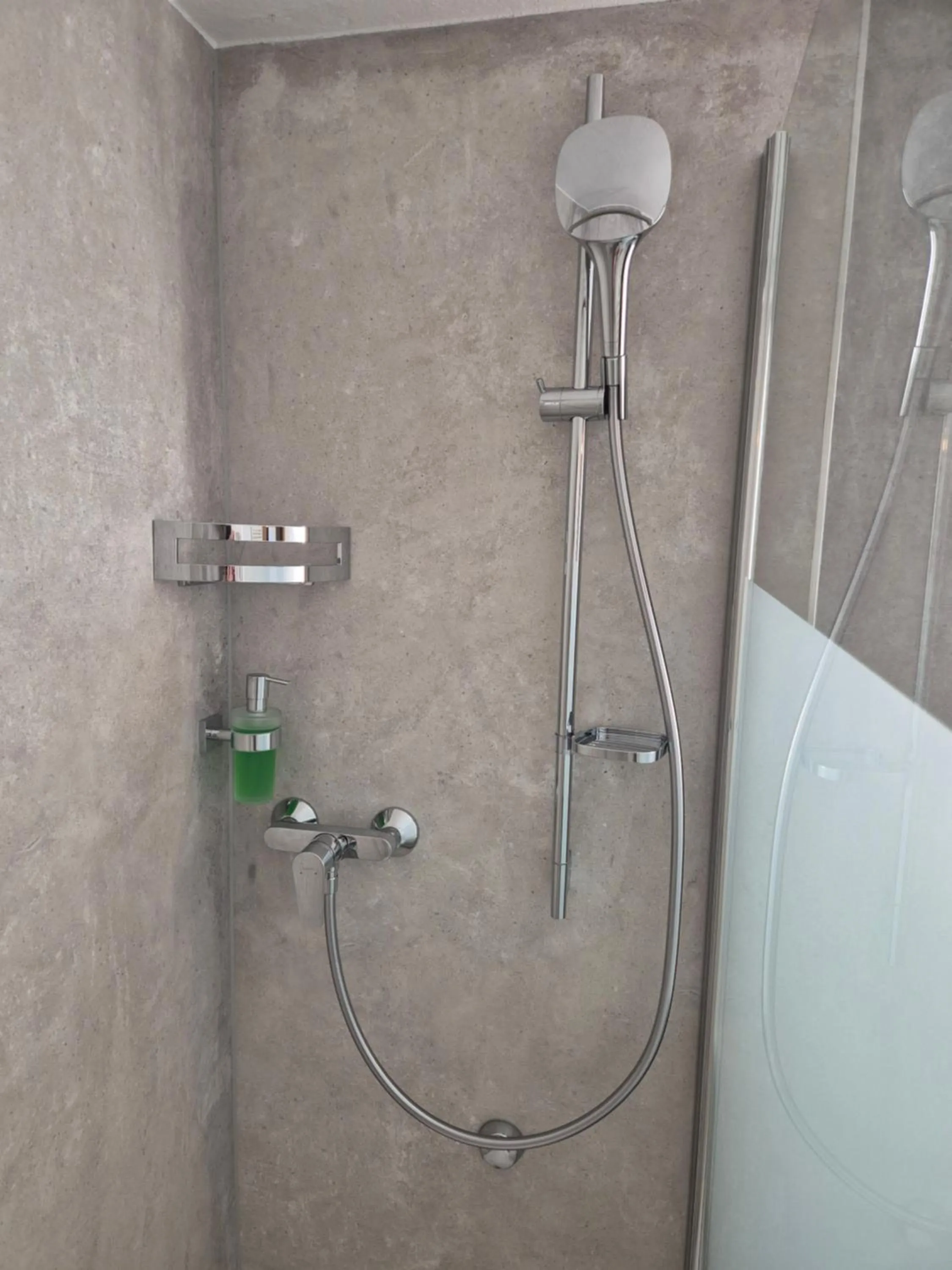 Shower in dala Hotel & Apartments