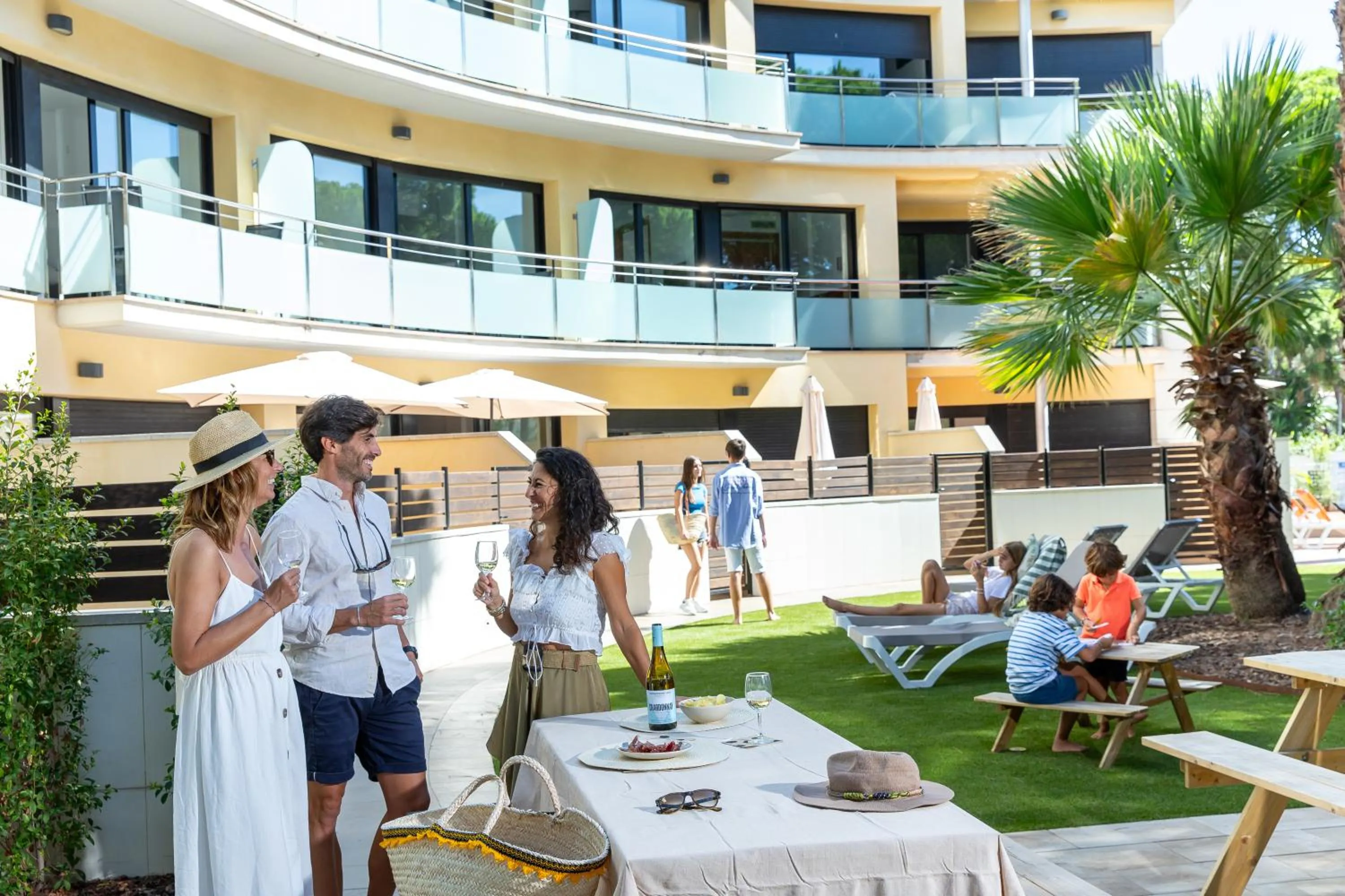 Spring in Aparthotel Las Palmeras Castelldefels