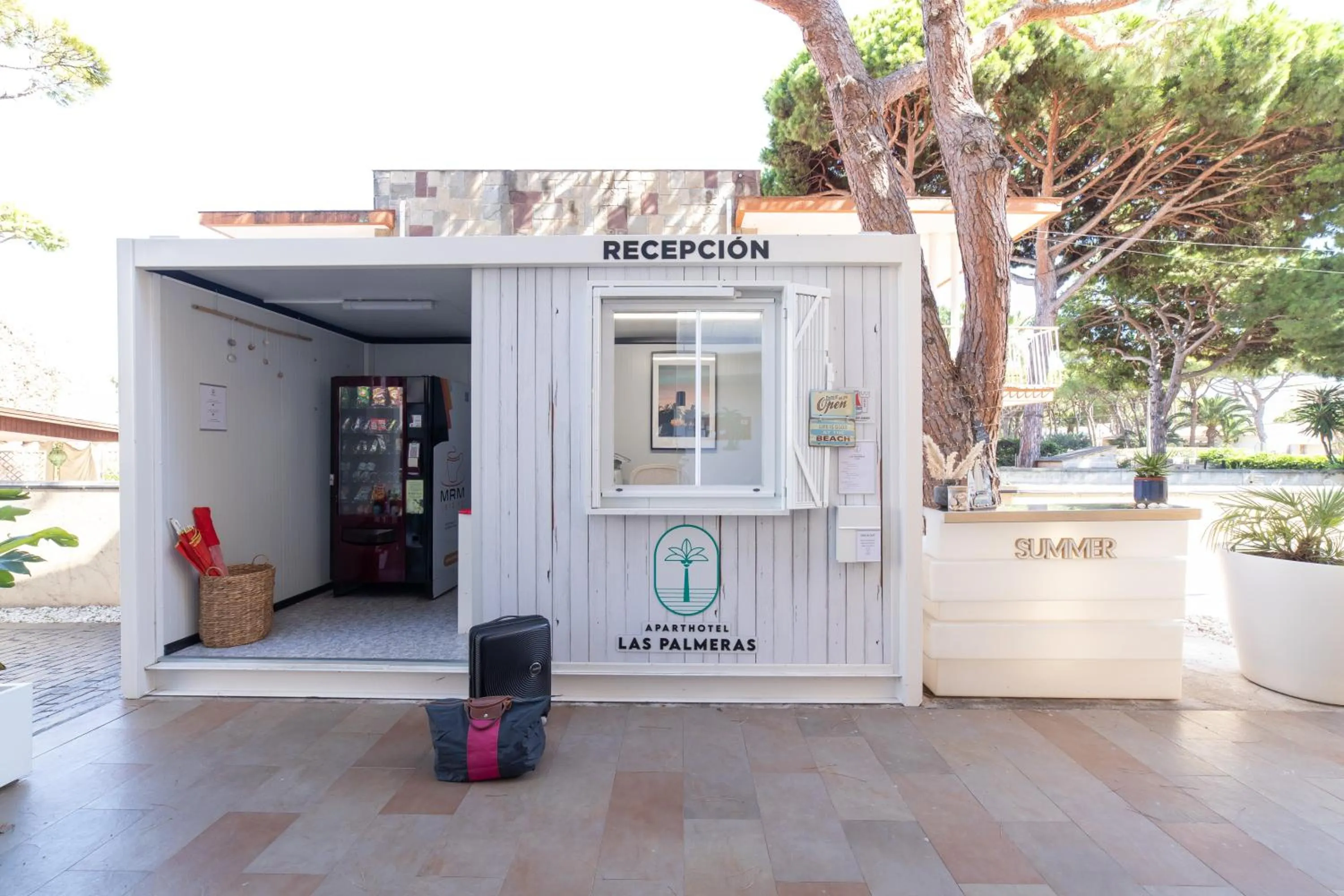 Lobby or reception in Aparthotel Las Palmeras Castelldefels
