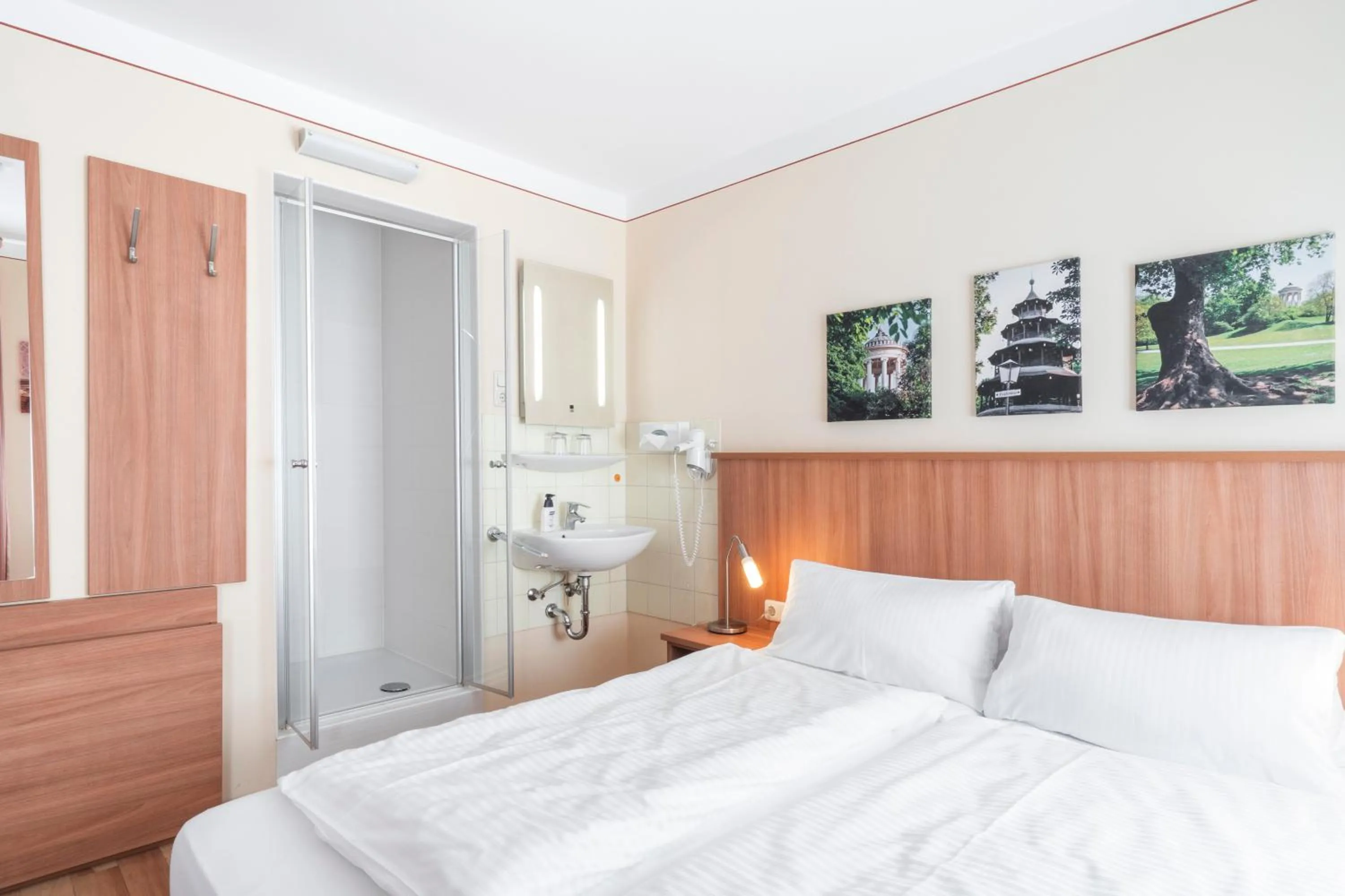 Shower, Bed in Flatista Boutique Hotel - Self Check-in