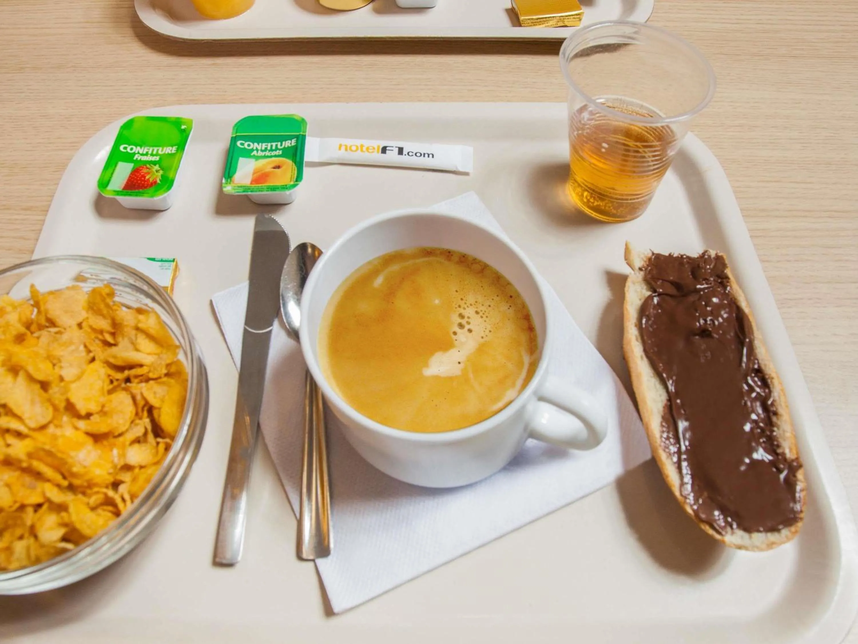 Breakfast in hotelF1 Genève Saint Julien en Genevois