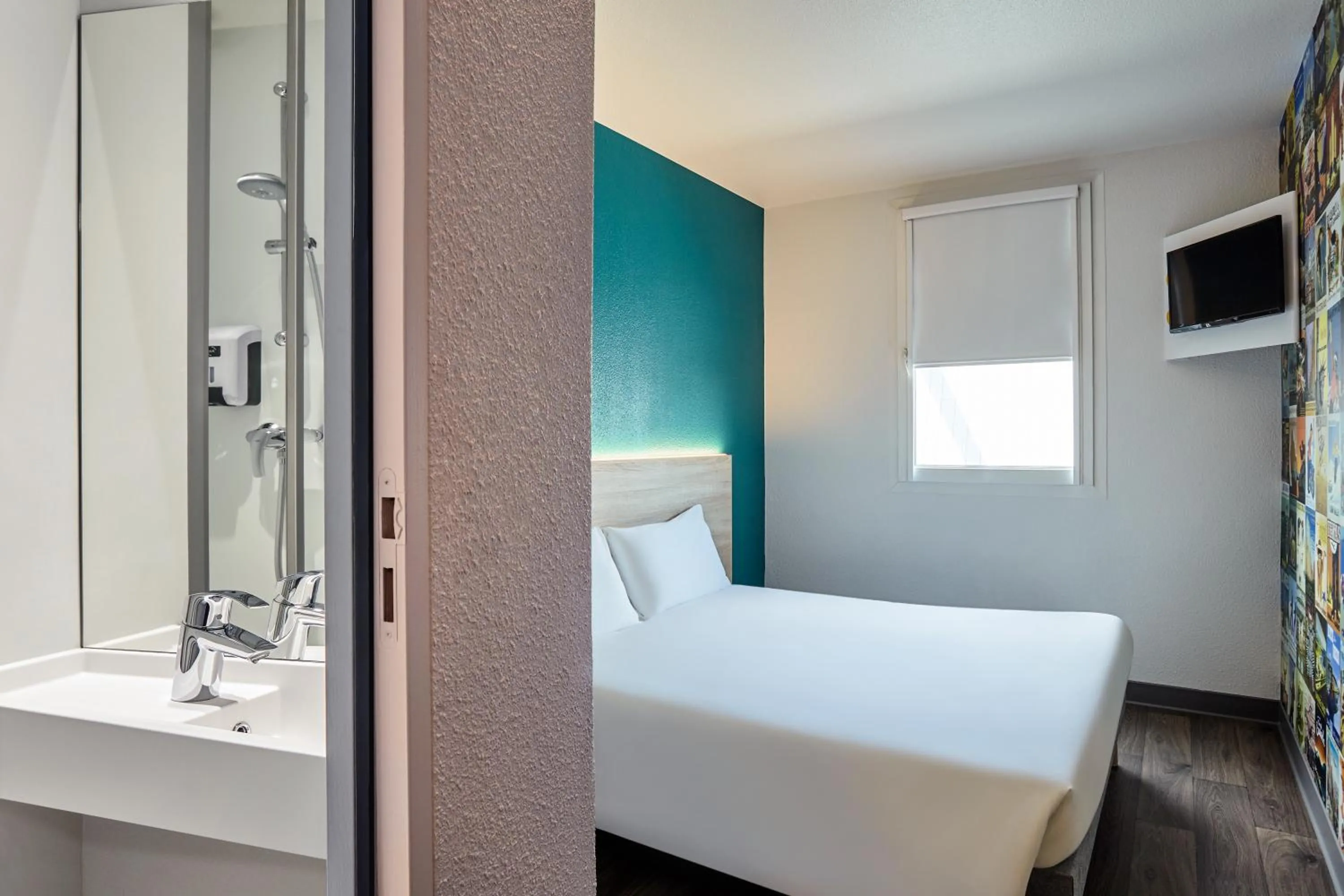 Photo of the whole room, Bed in hotelF1 Genève Saint Julien en Genevois