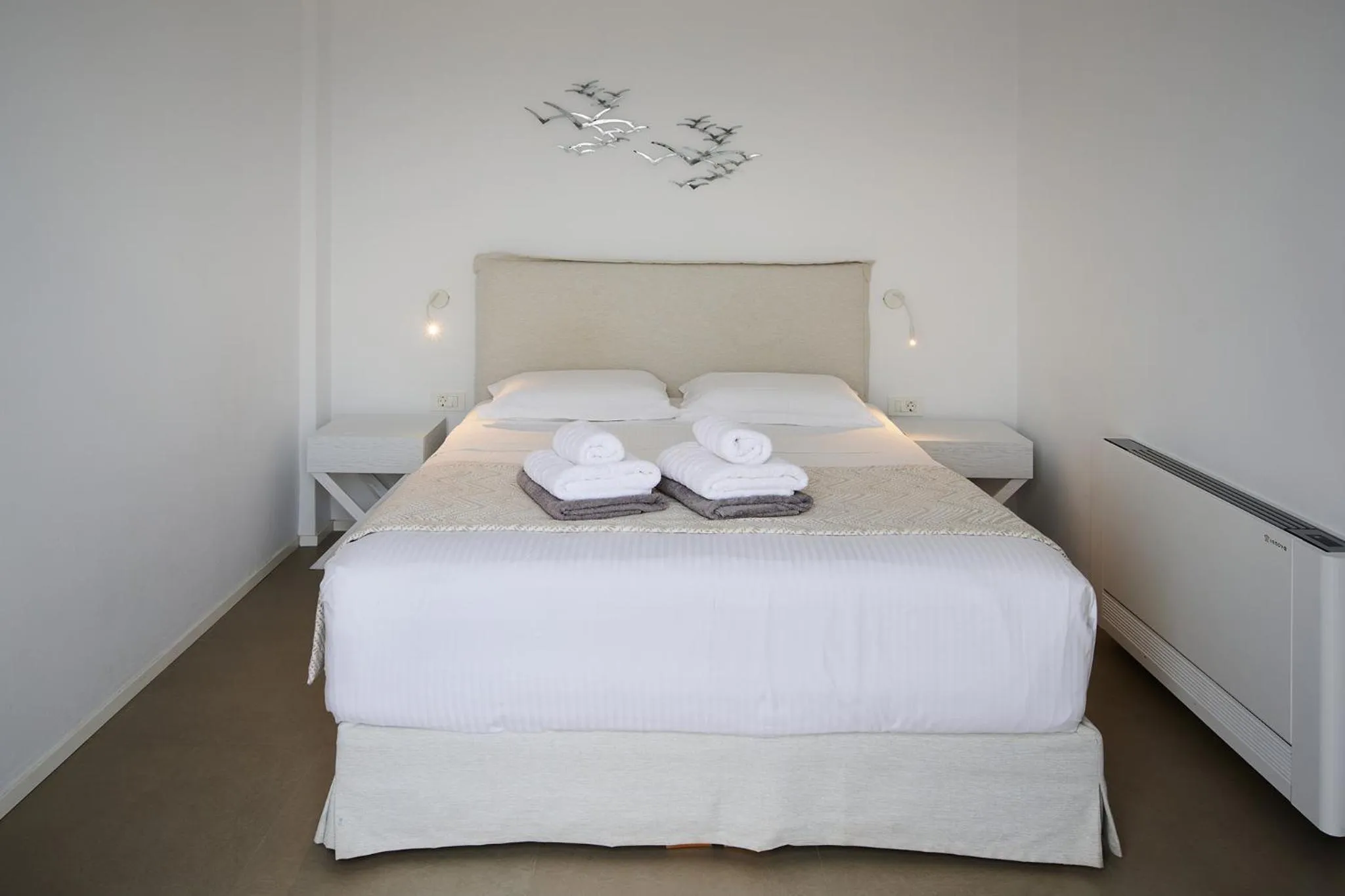 Bedroom, Bed in Kymo Luxury Suites Paros