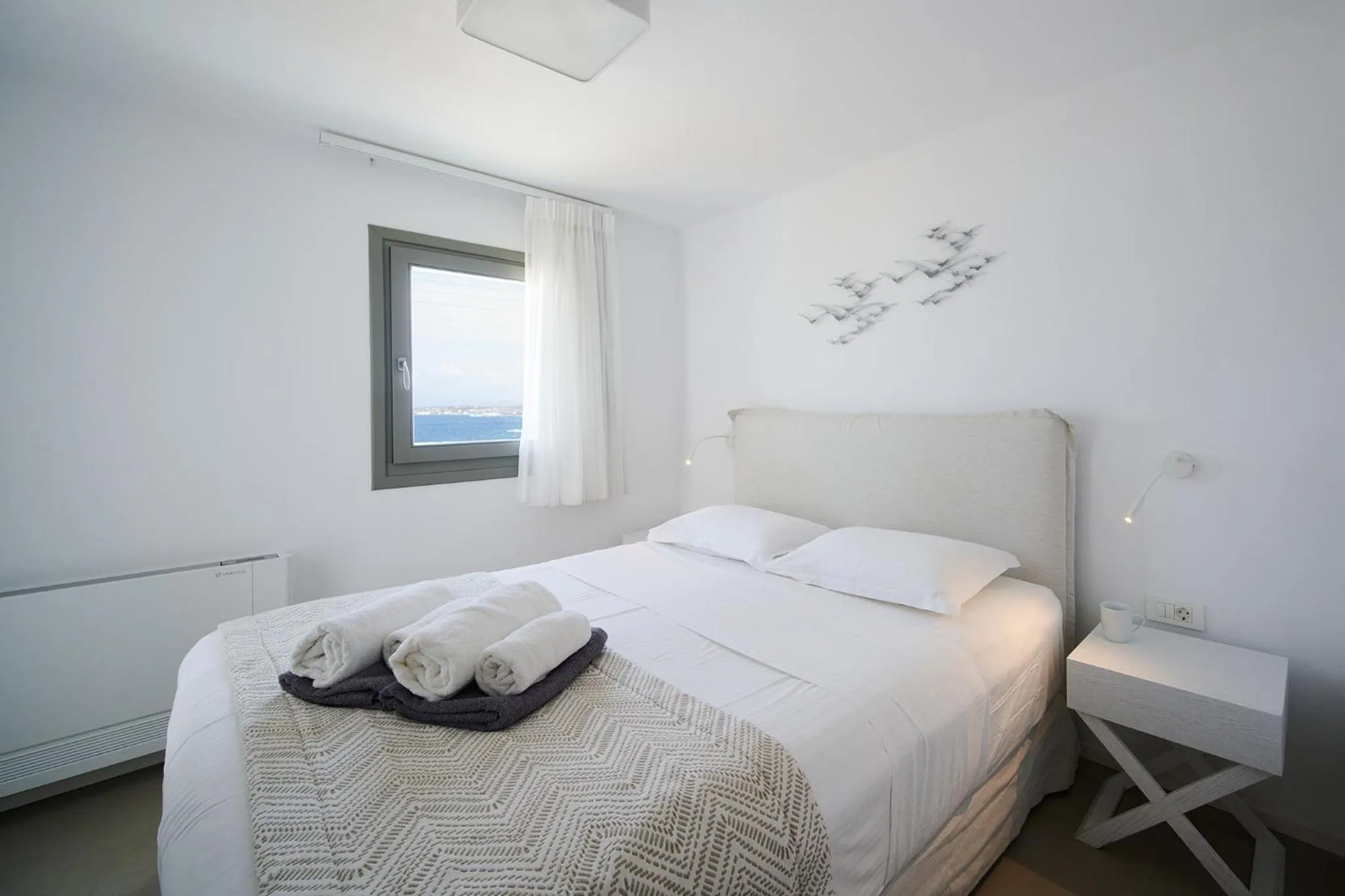 Bedroom, Bed in Kymo Luxury Suites Paros
