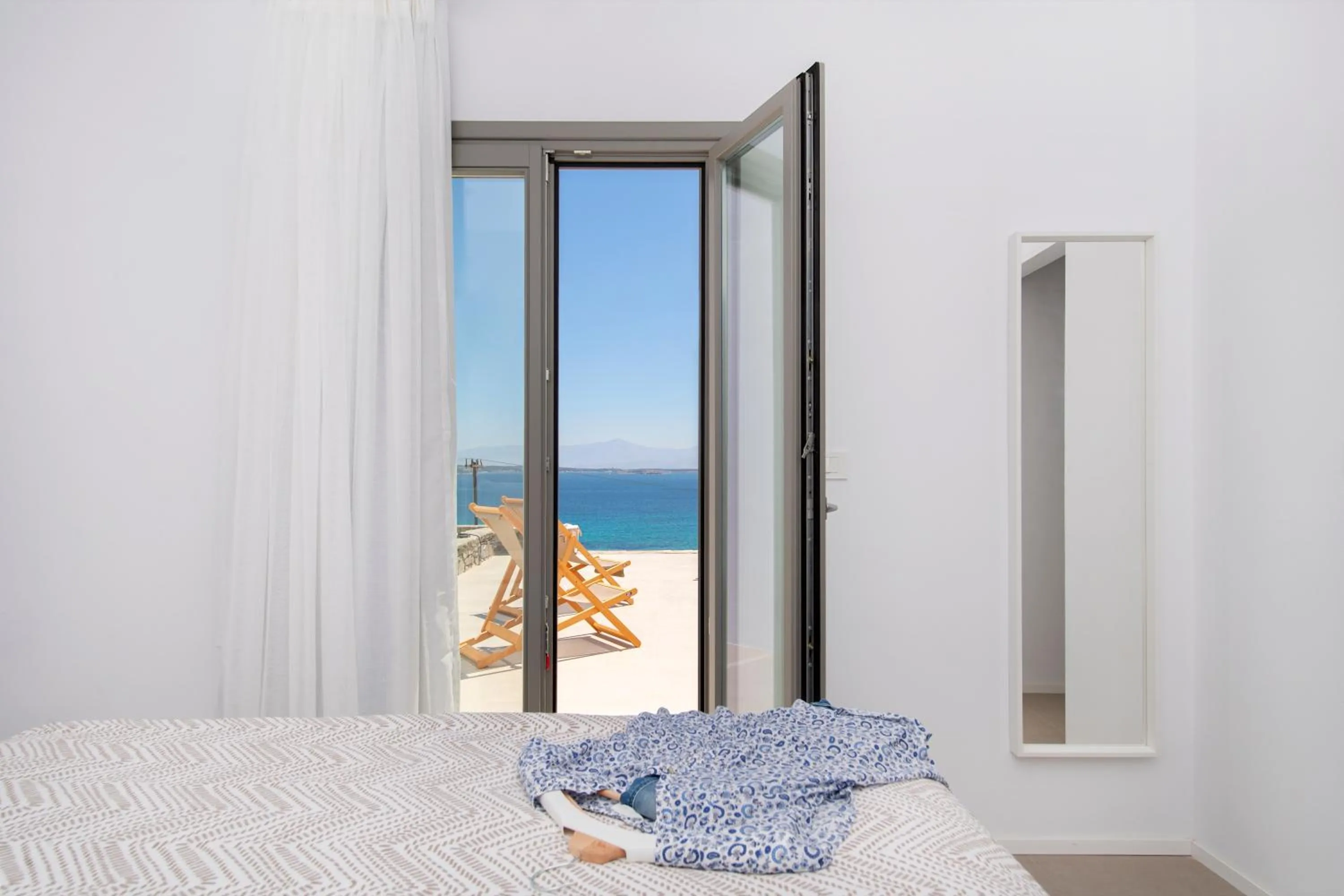 Sea view, Bed in Kymo Luxury Suites Paros