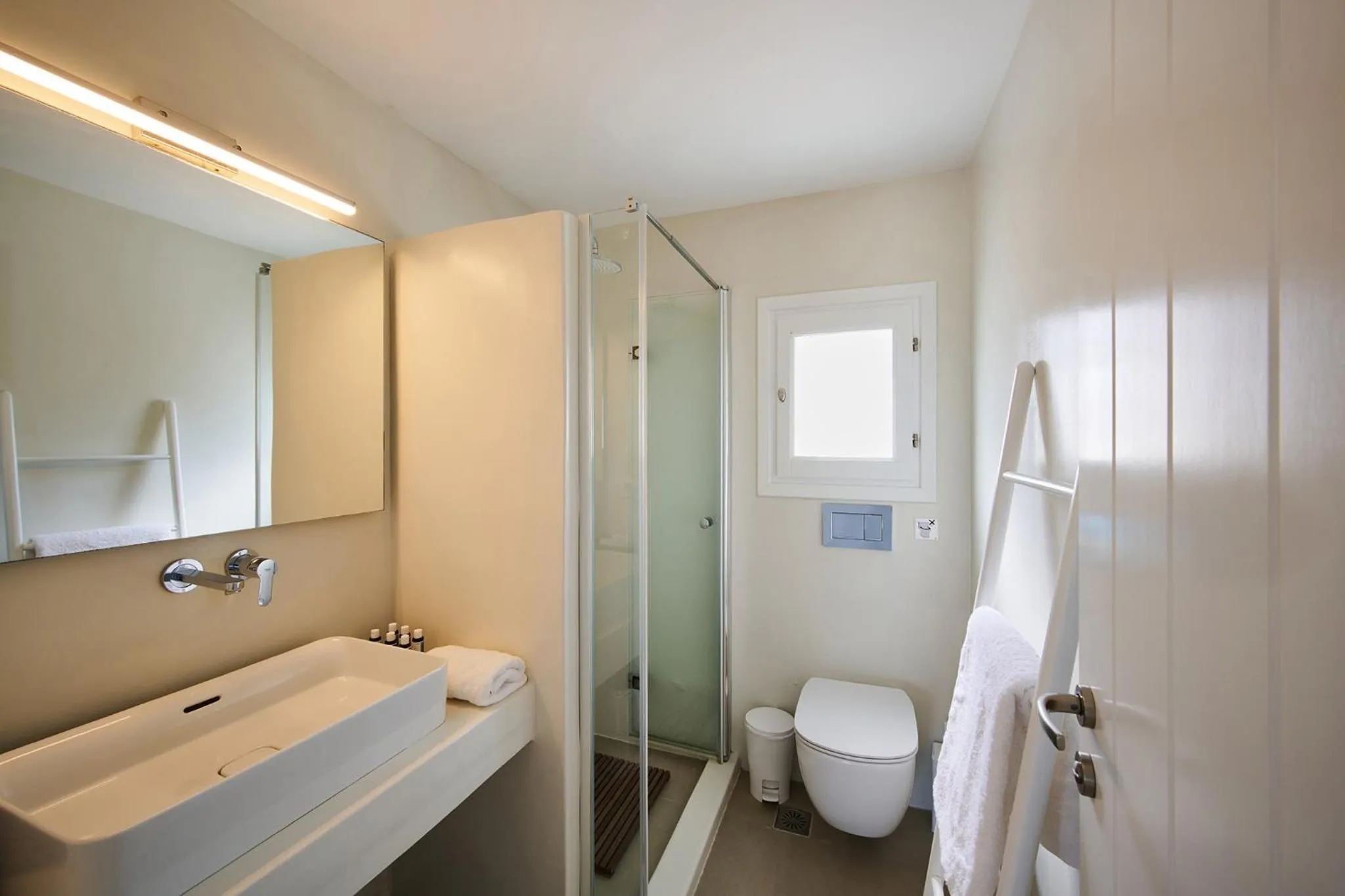 Bathroom in Kymo Luxury Suites Paros