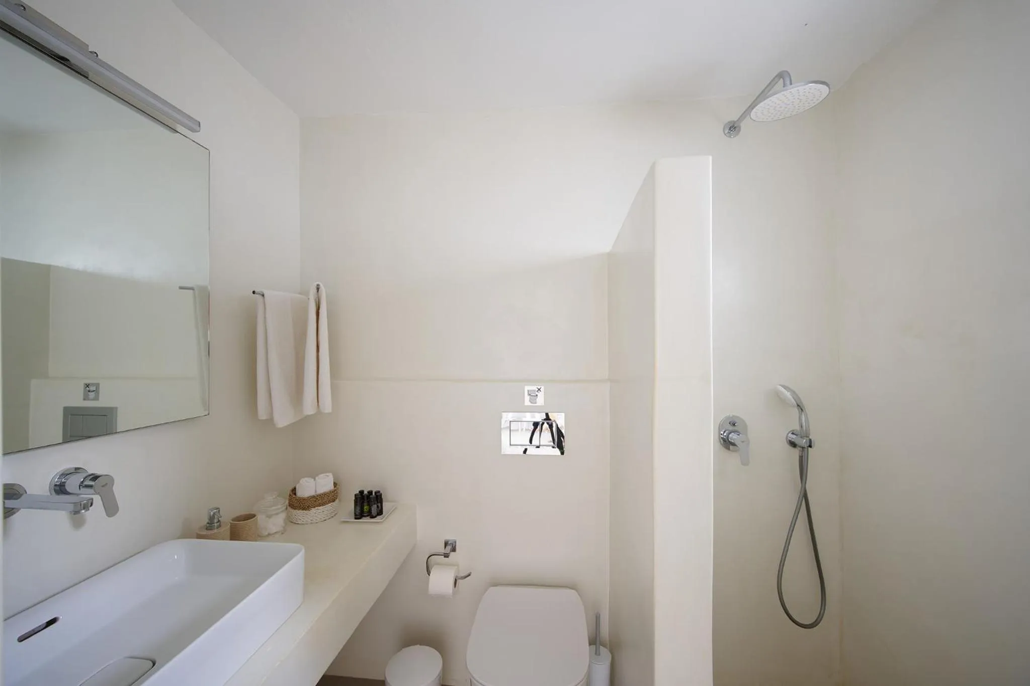 Bathroom in Kymo Luxury Suites Paros