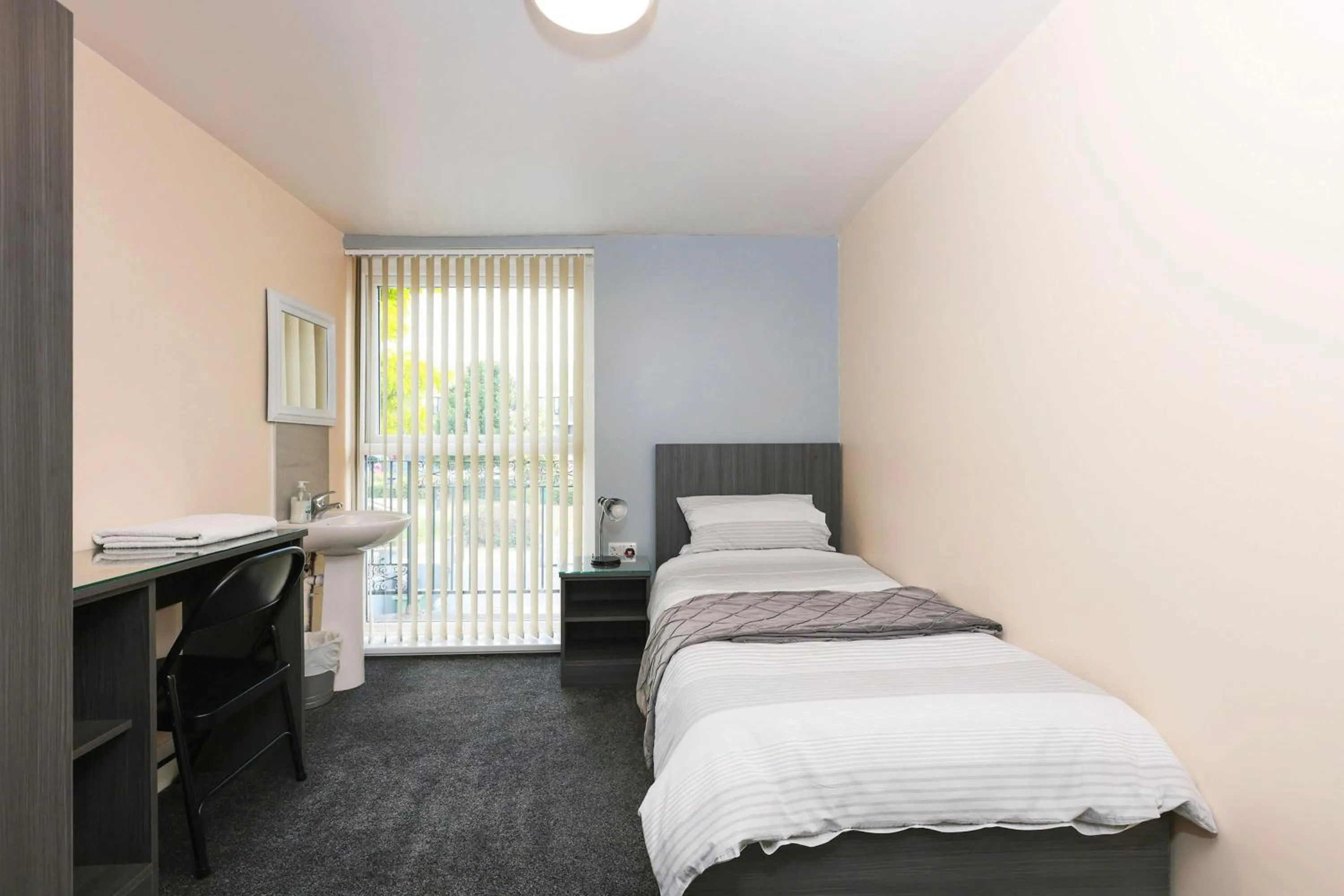 Bedroom, Bed in OYO Honeycroft Lodge