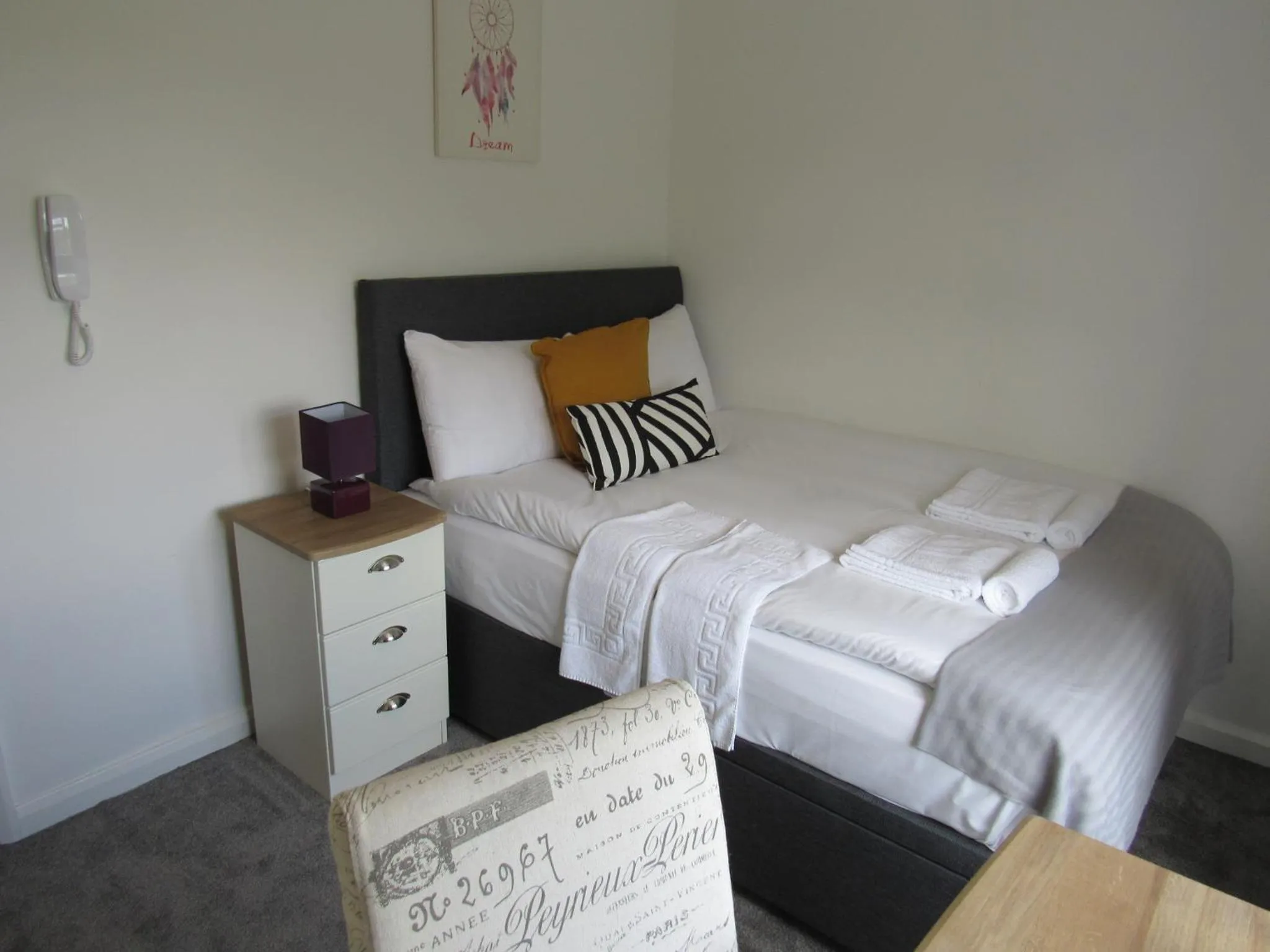 Bed in The Cambridge Suites - Tas Accommodations