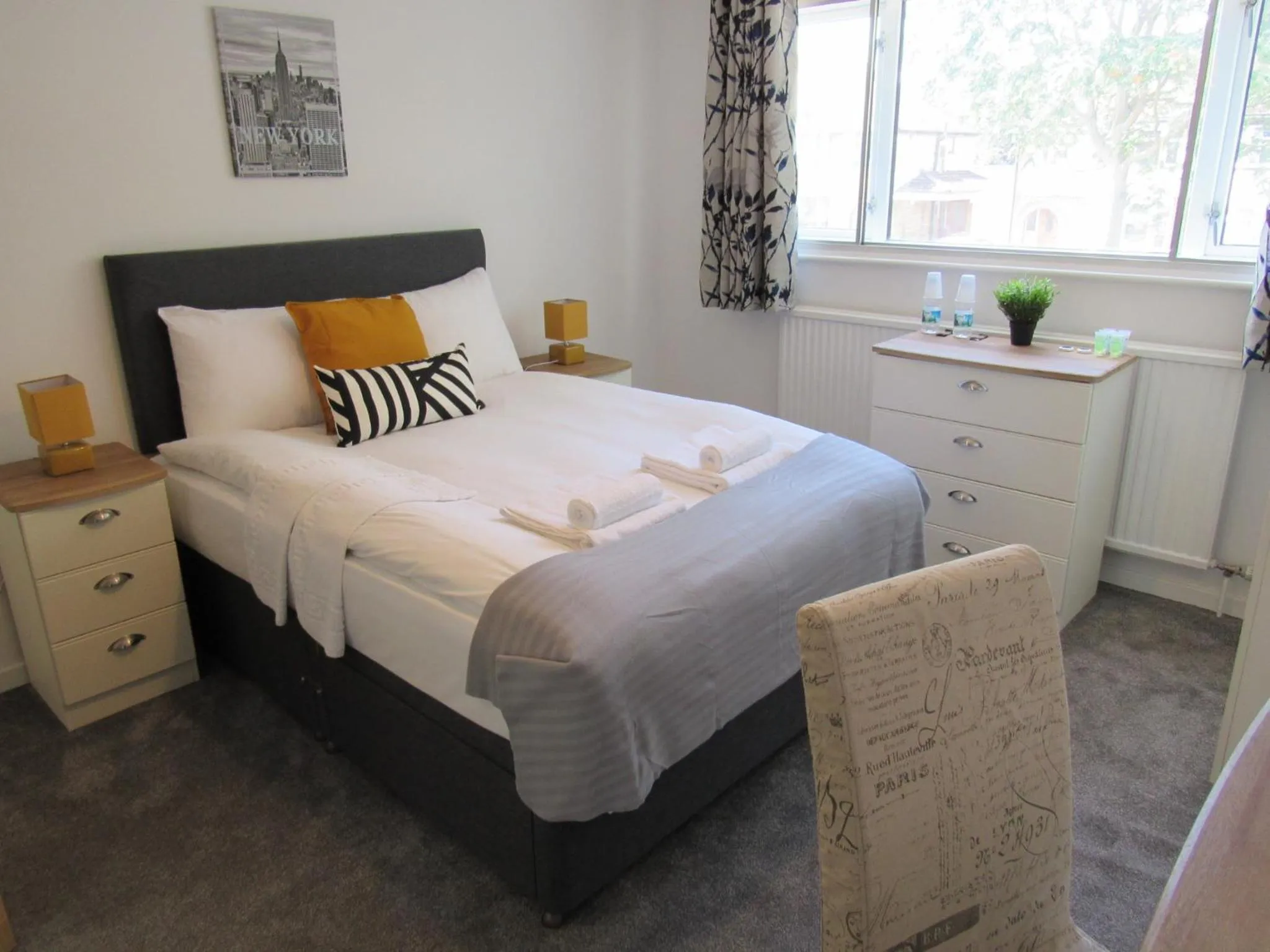 Bed in The Cambridge Suites - Tas Accommodations