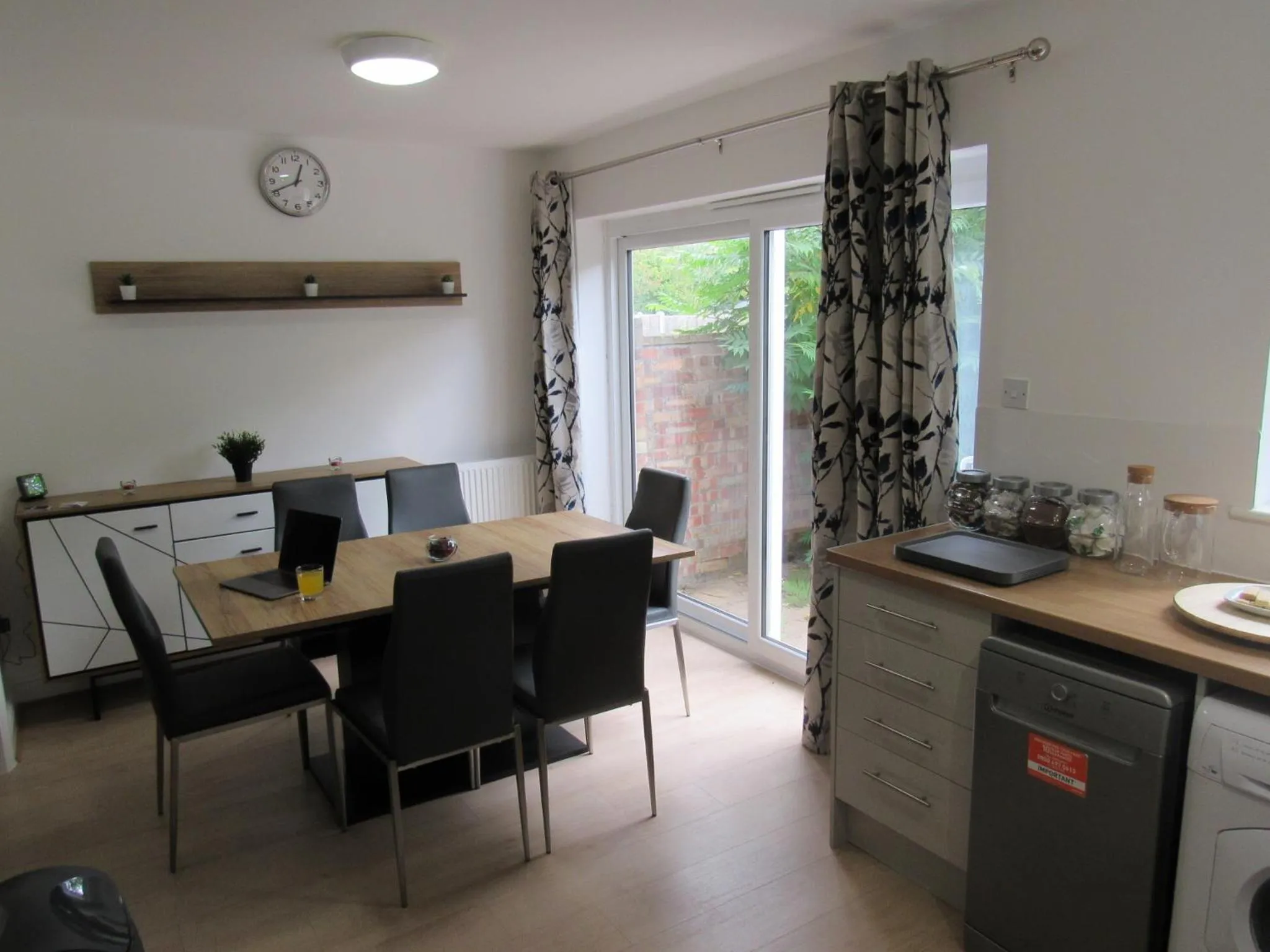 The Cambridge Suites - Tas Accommodations