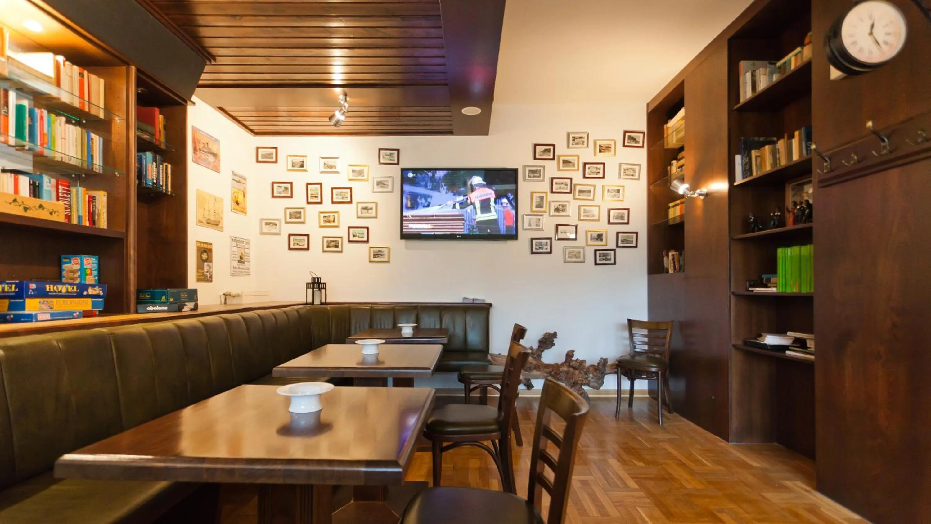 Library in Hotel Villa Subklew