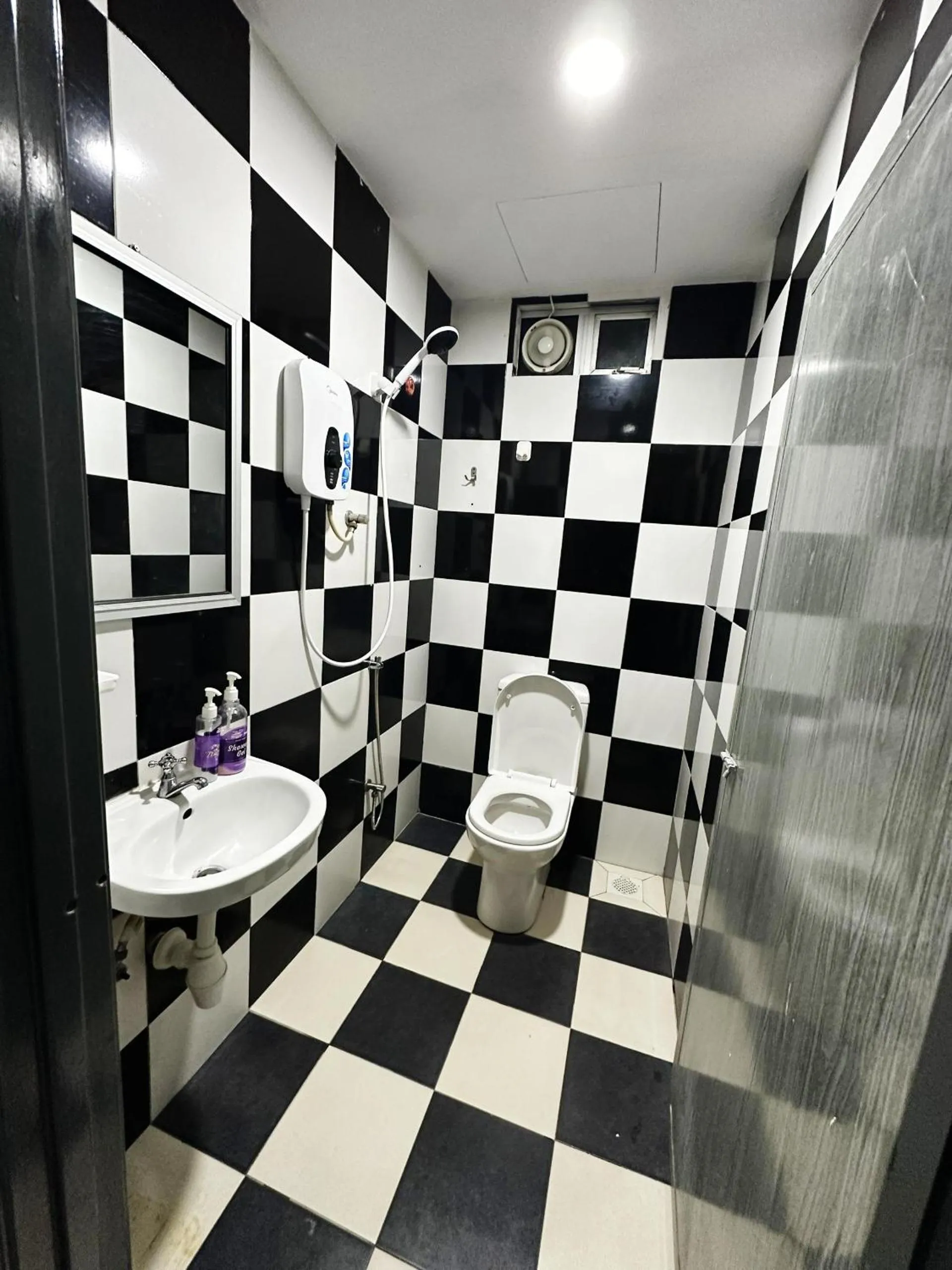 Bathroom in CassaKaseh Guest House