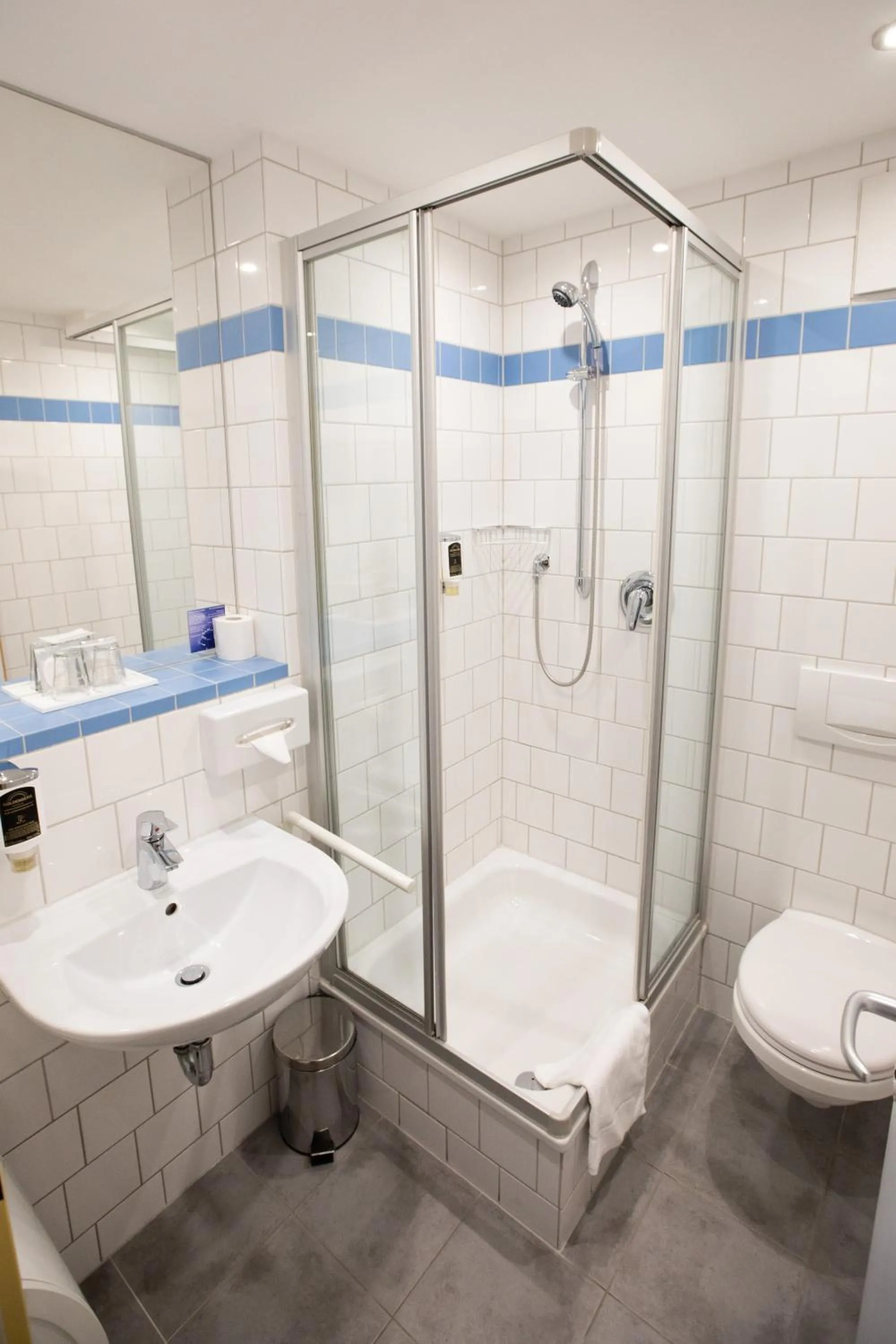 Shower in Hotel Elite