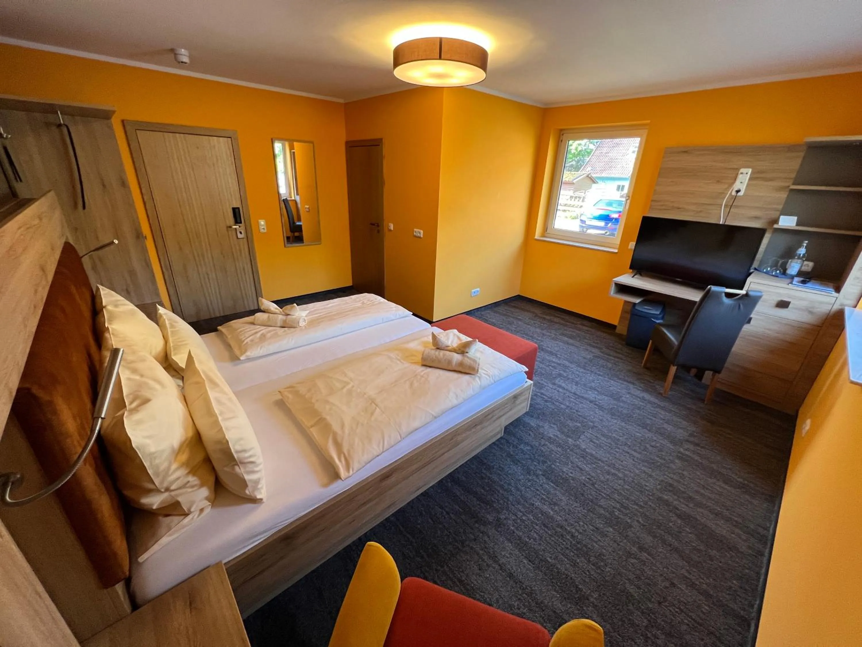 Photo of the whole room, Bed in Heidekönig Hotel Celle