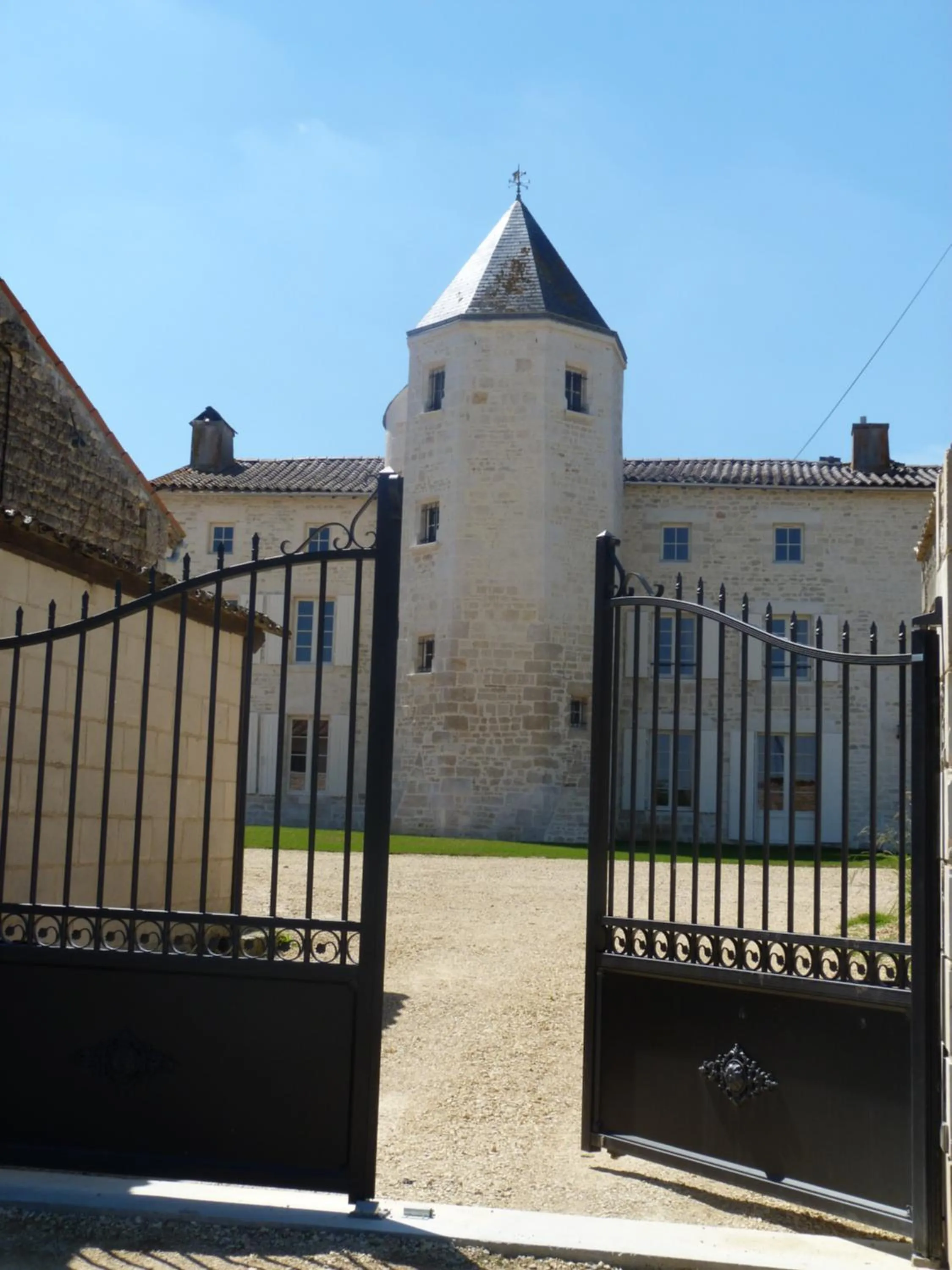 Property building in Logis de Pierre Levée