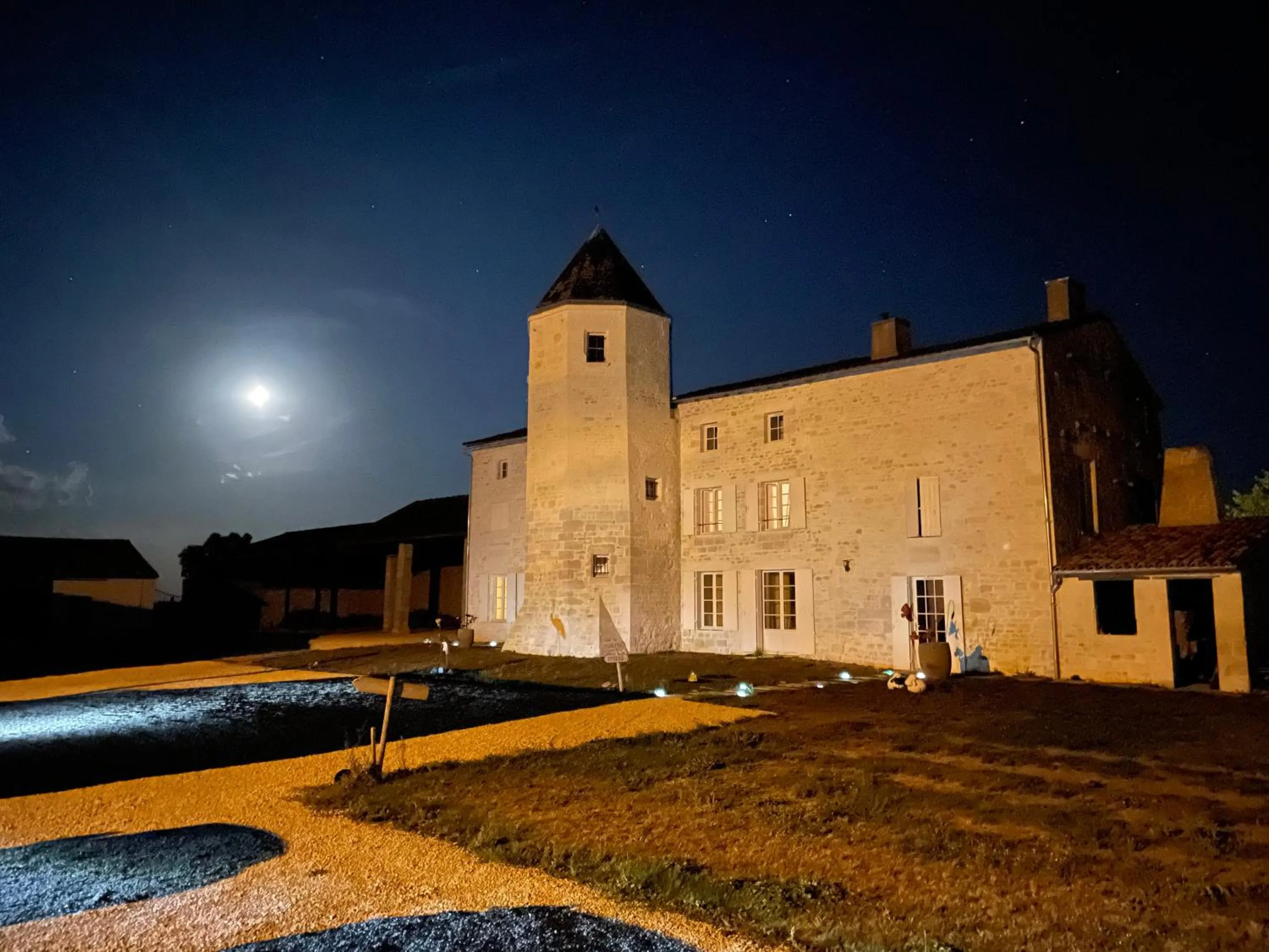 Property building in Logis de Pierre Levée