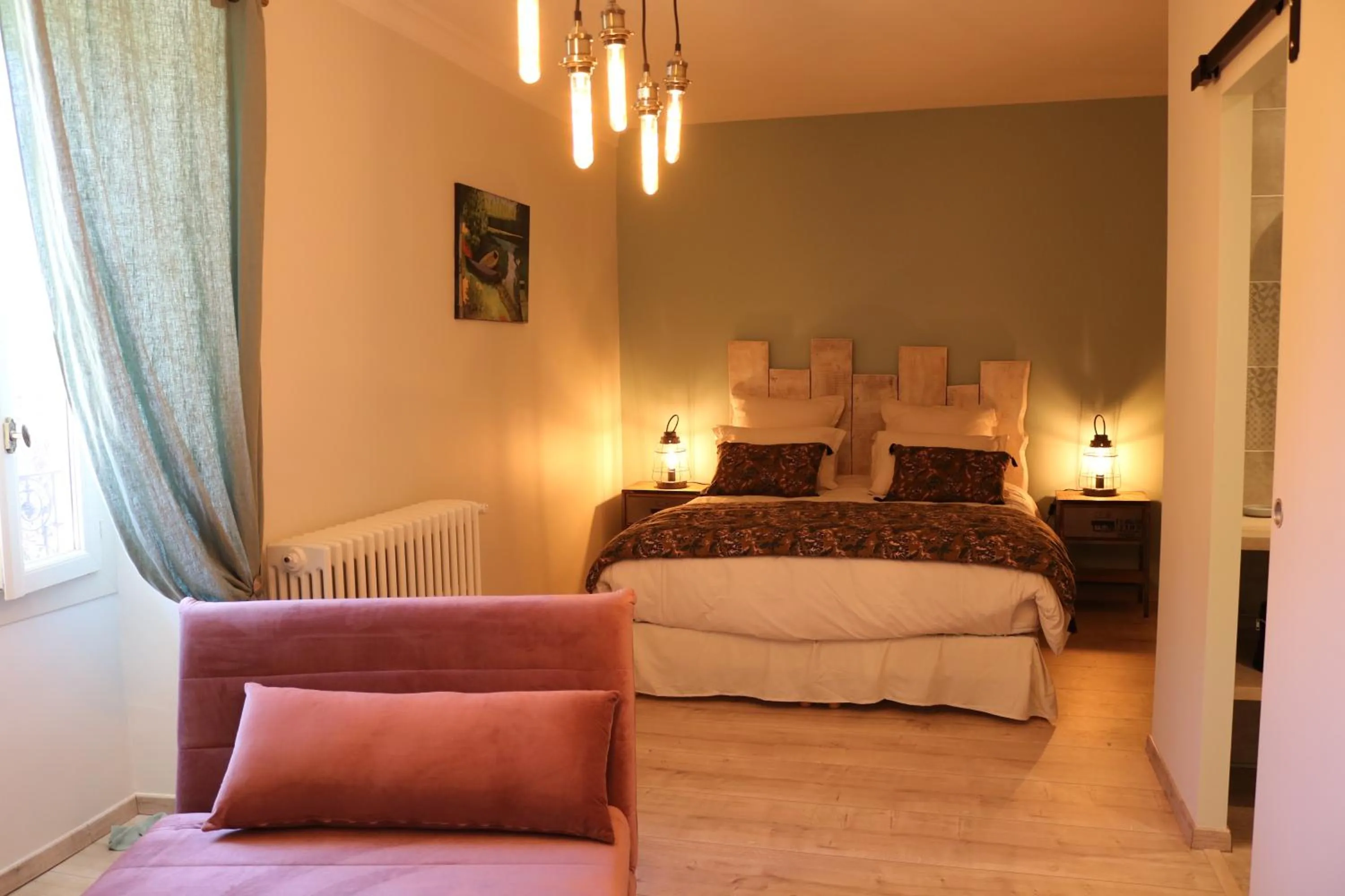 Bedroom, Bed in Logis de Pierre Levée