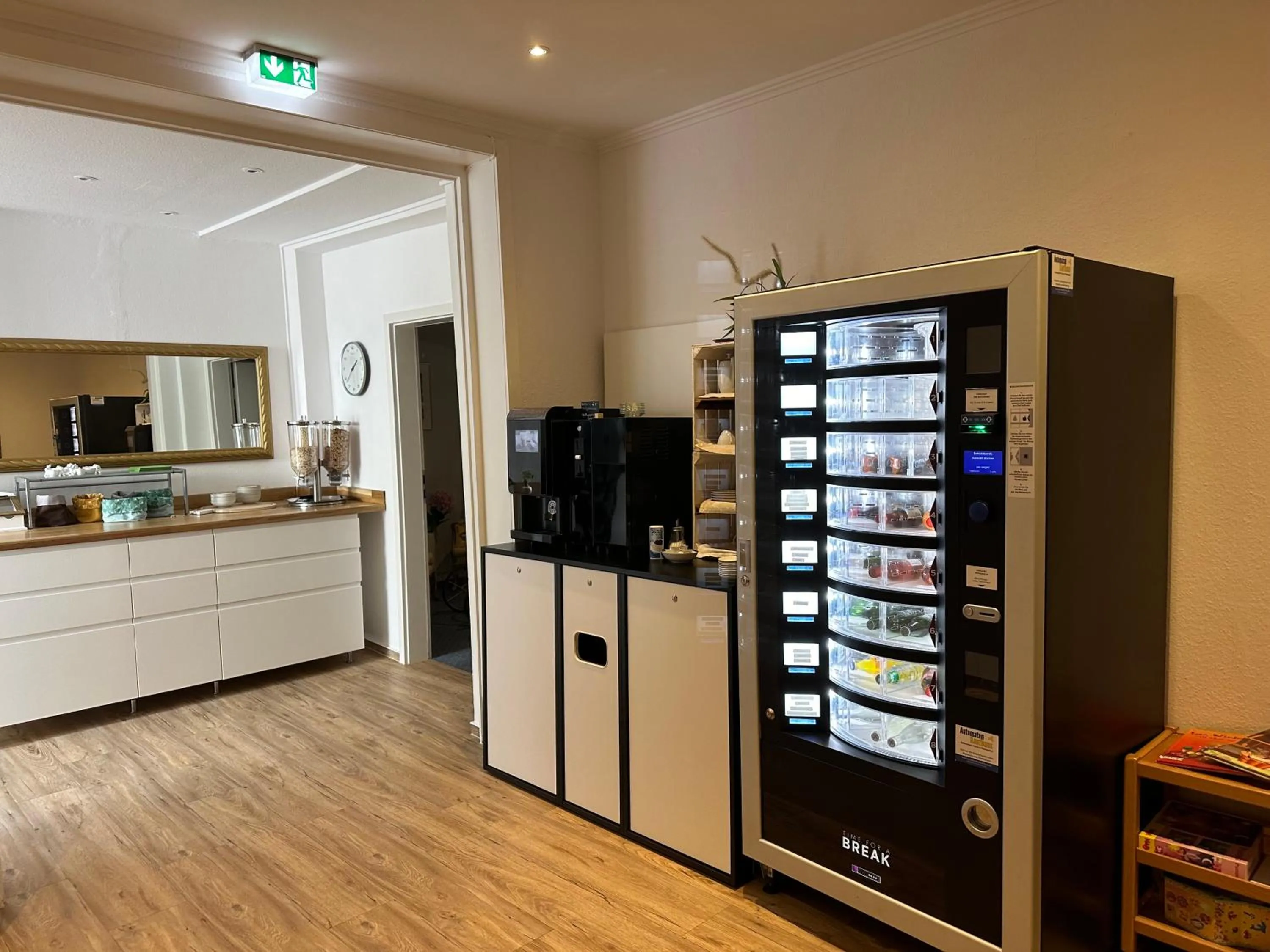 Restaurant/places to eat in Goethe Hotel