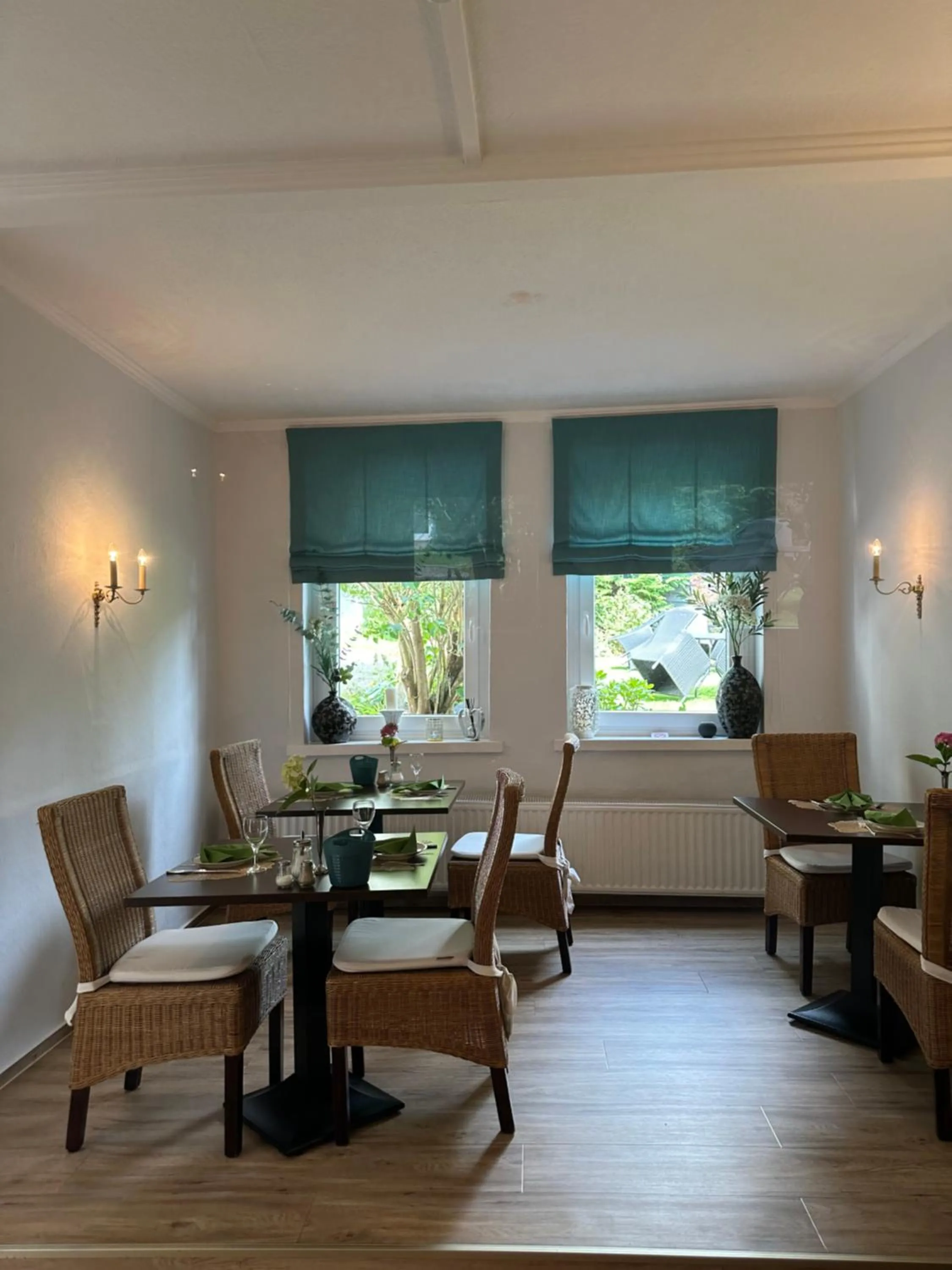 Restaurant/places to eat in Goethe Hotel