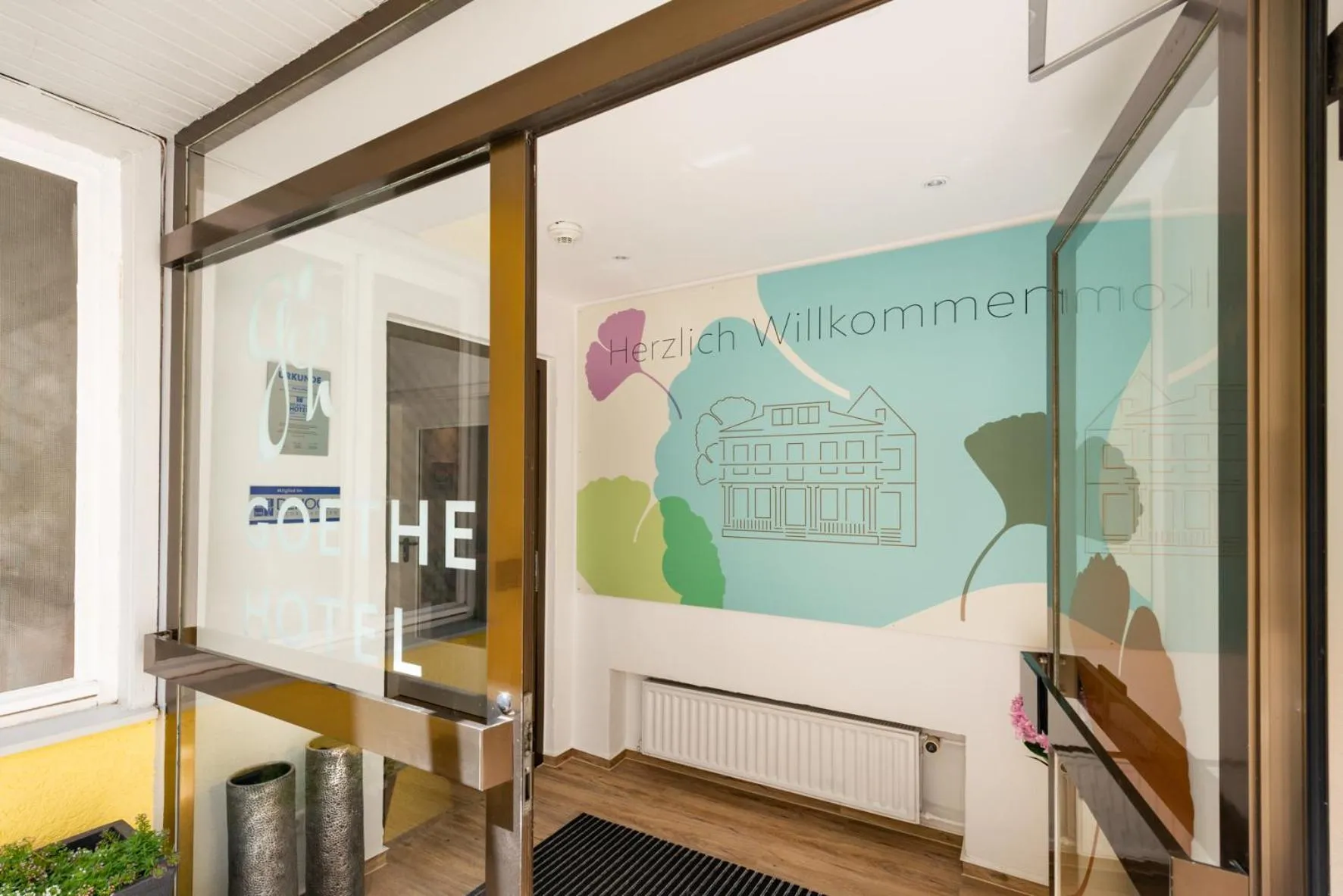 Facade/entrance in Goethe Hotel