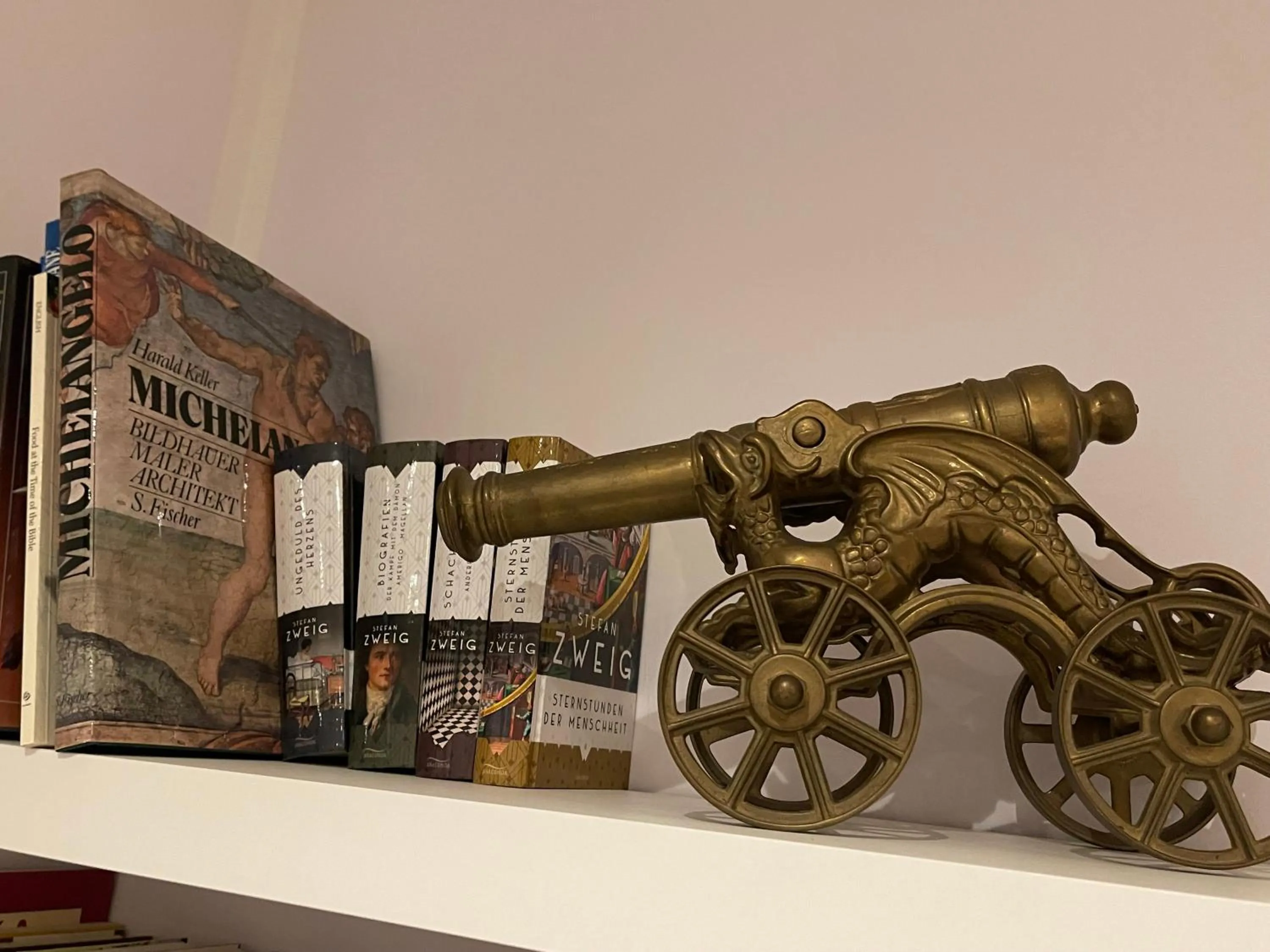 Decorative detail in Goethe Hotel
