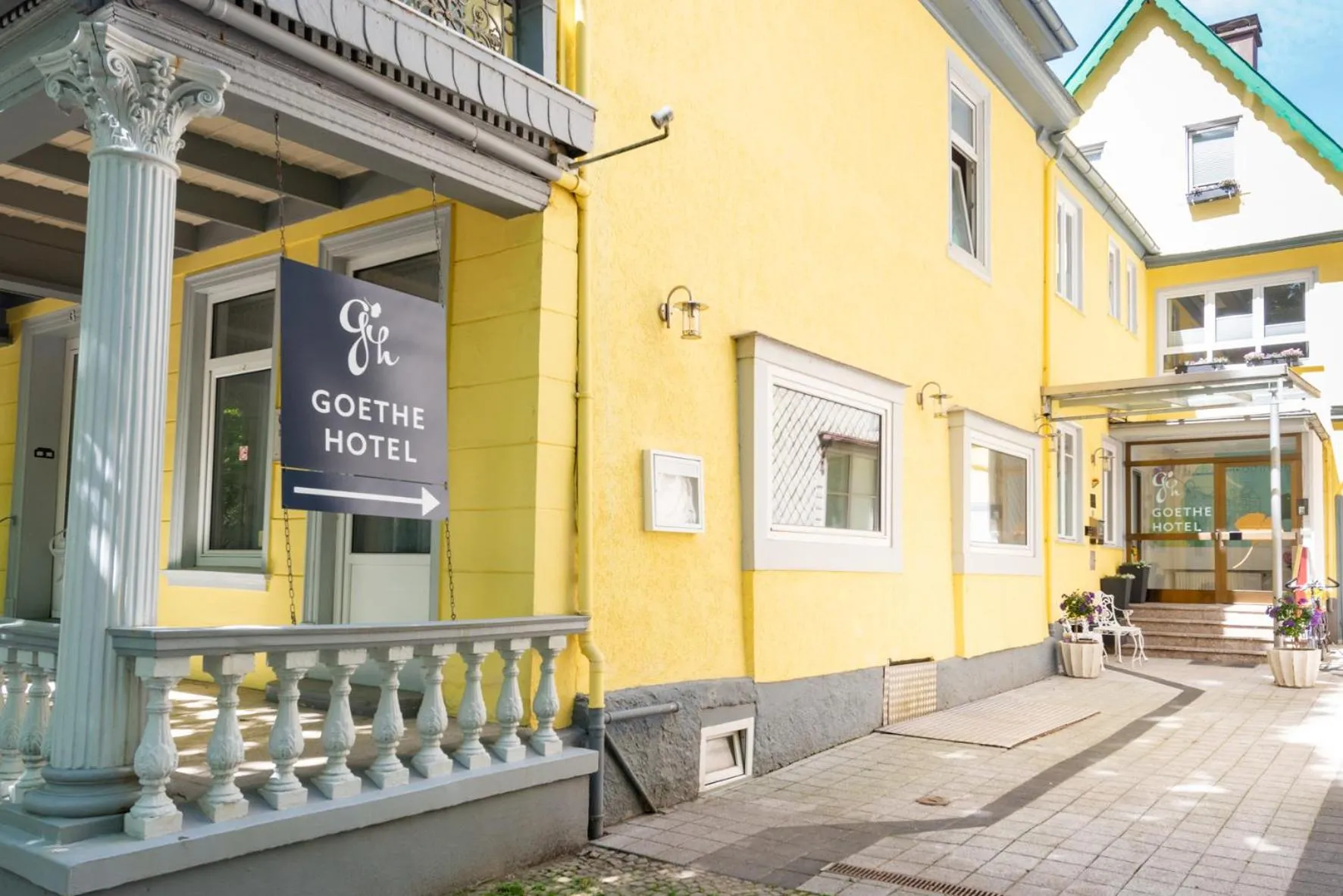 Property building in Goethe Hotel